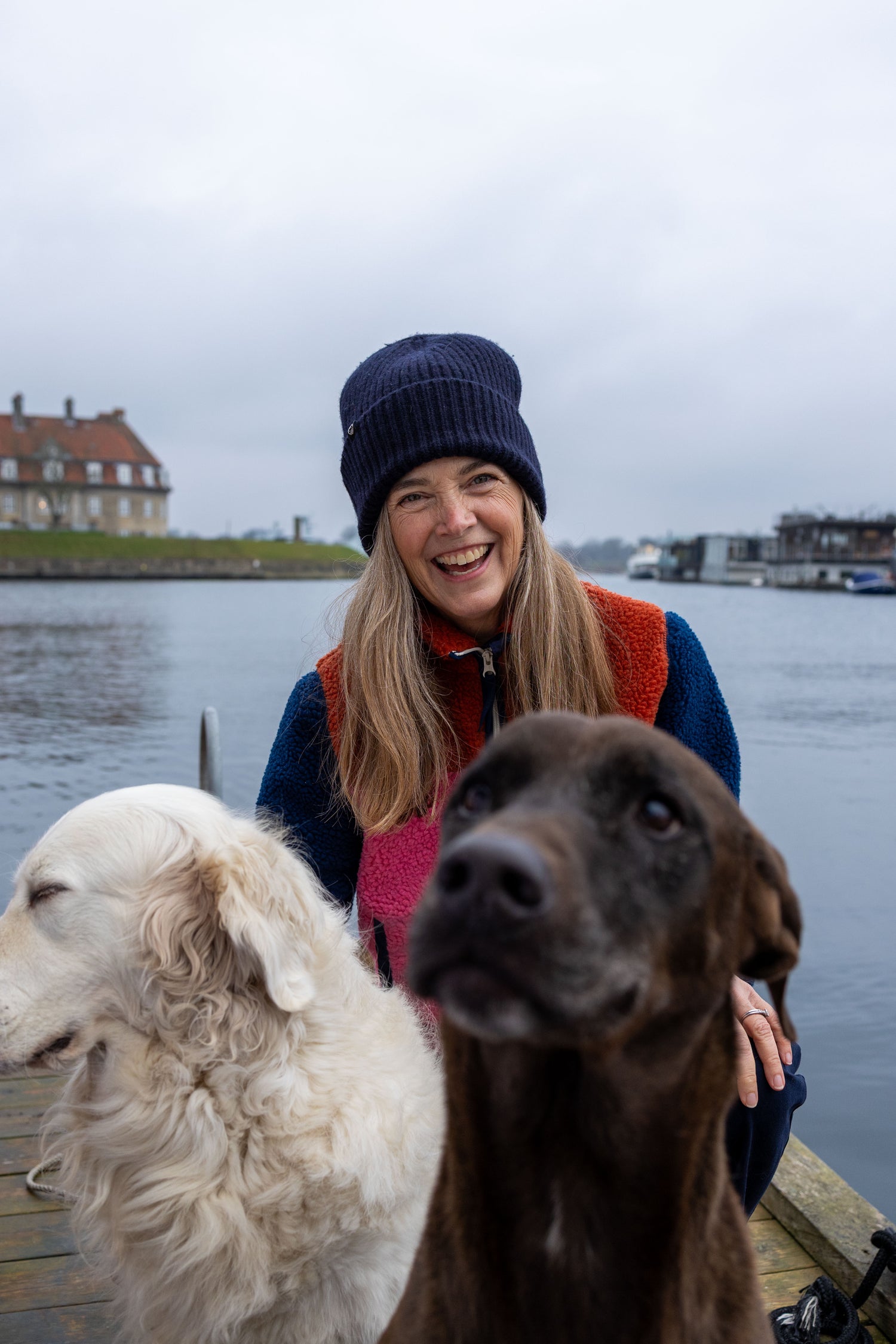 Lækker zip-up fleecejakke i blå, røde og lyserøde nuancer til kvinder