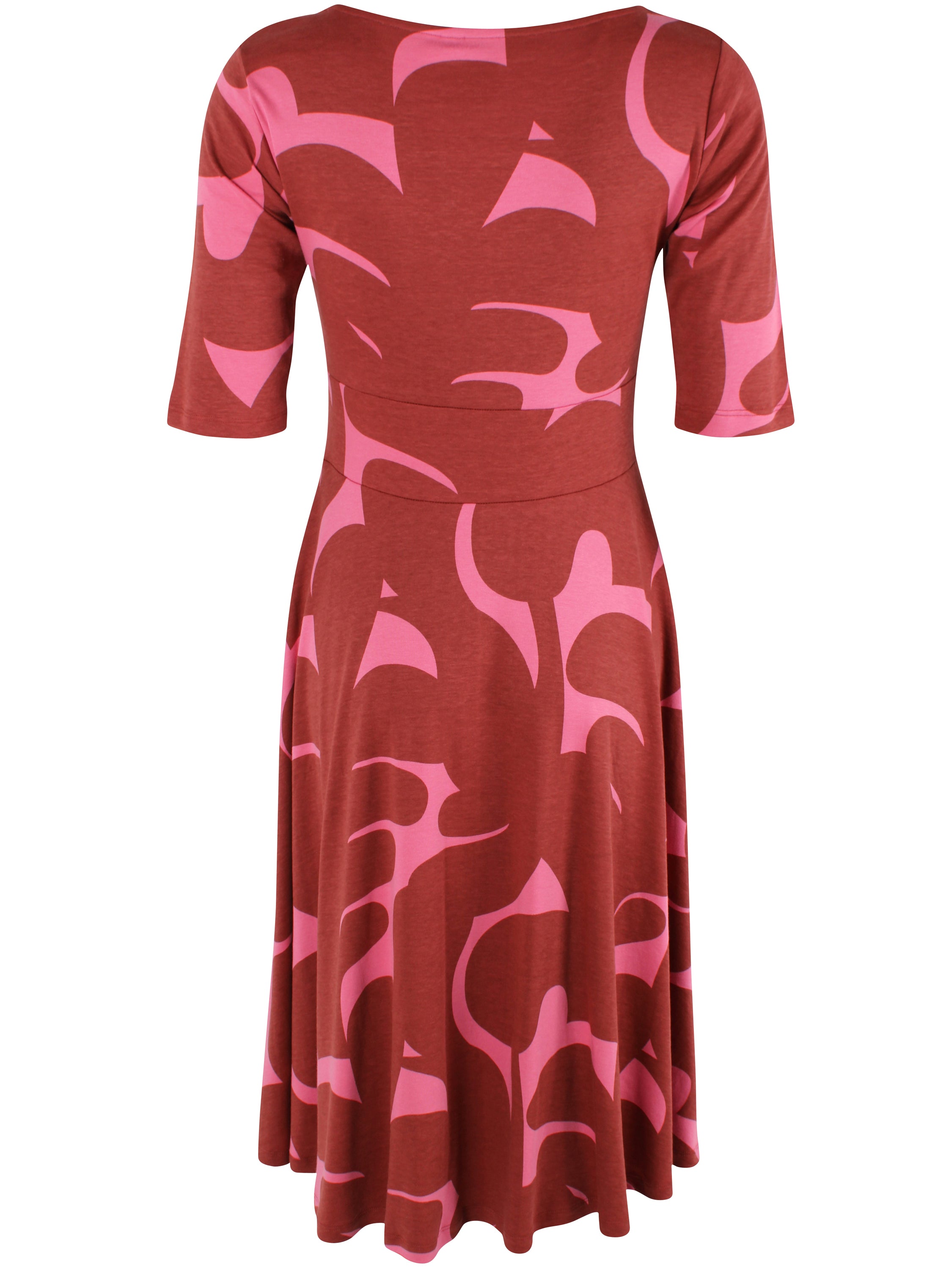 Sød kjole med abstrakt mønster i brændt rød og pink til kvinder