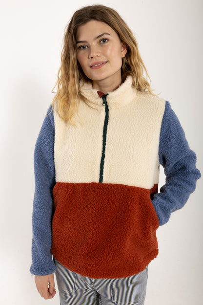 Lækker anorak i fleece i beige, blå og røde nuancer til kvinder