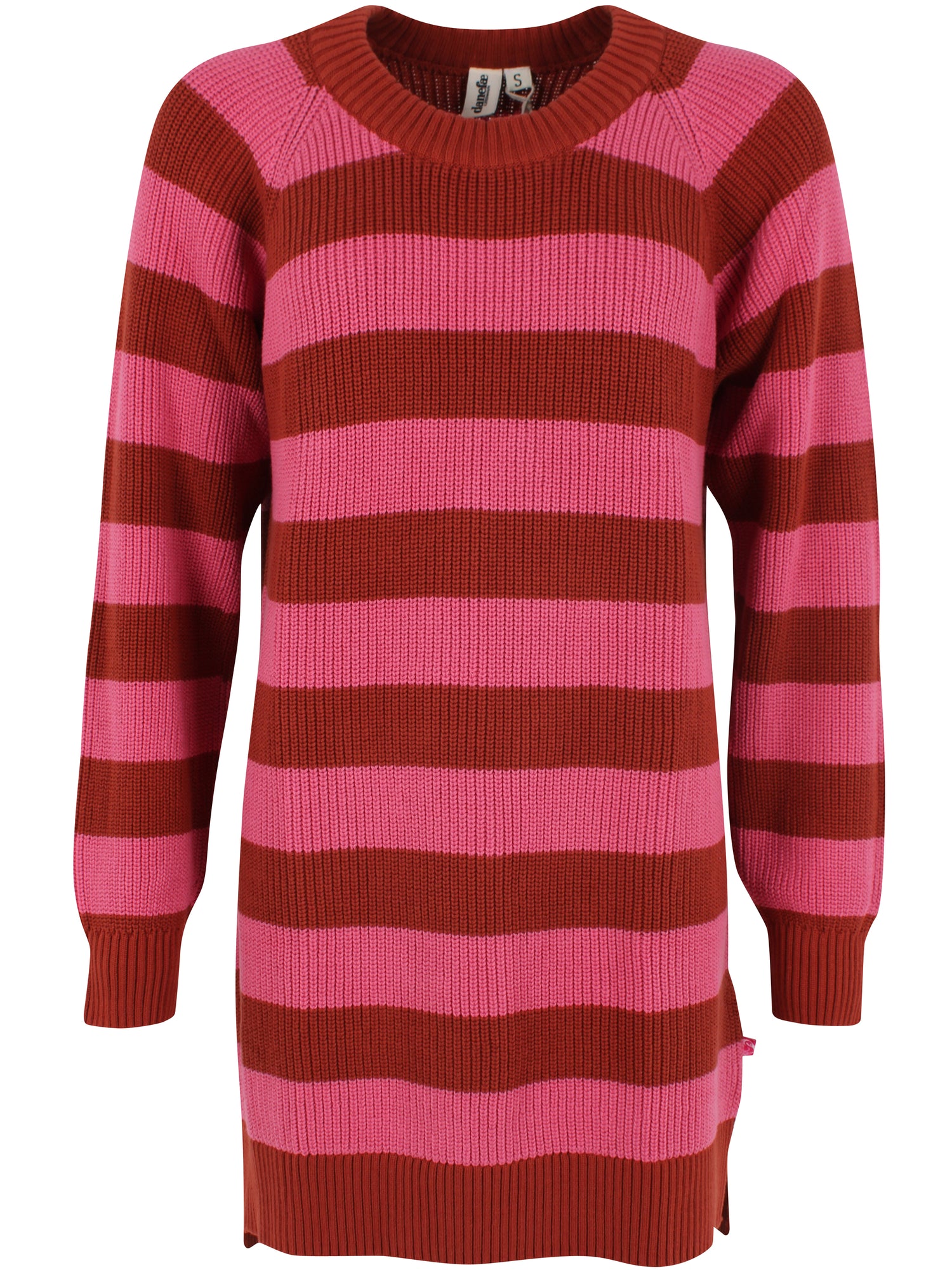 Sød lang sweater med brede striber i brændt rød og lyserød og rund hals