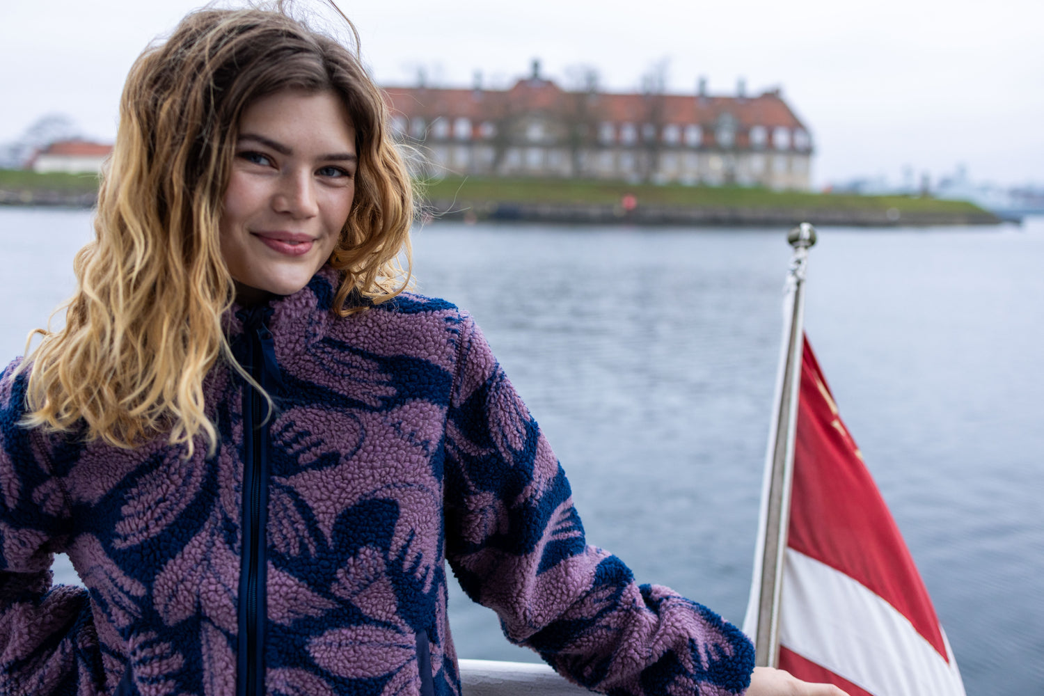 Lækker navyblå fleecejakke med mønster af fugle til kvinder