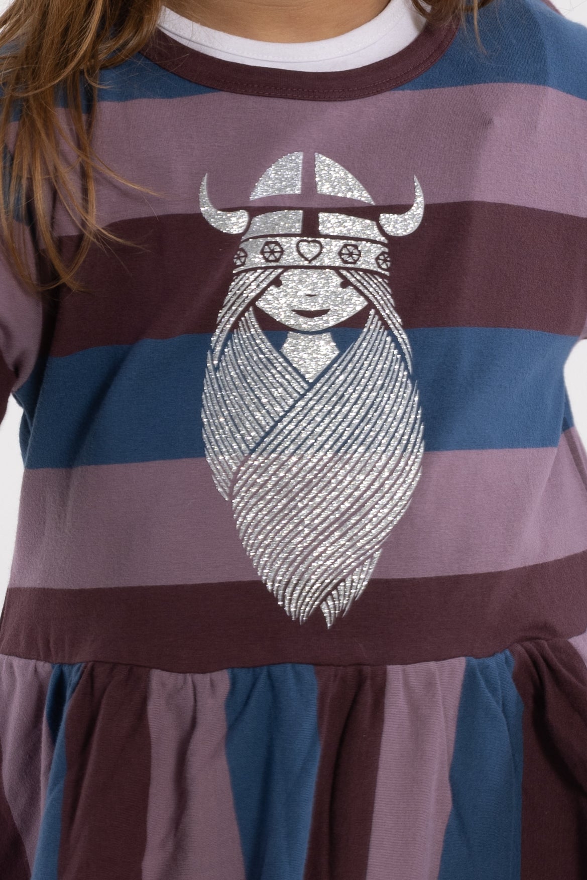 Fin stribet kjole med glitterprint af vikingen Freja til børn