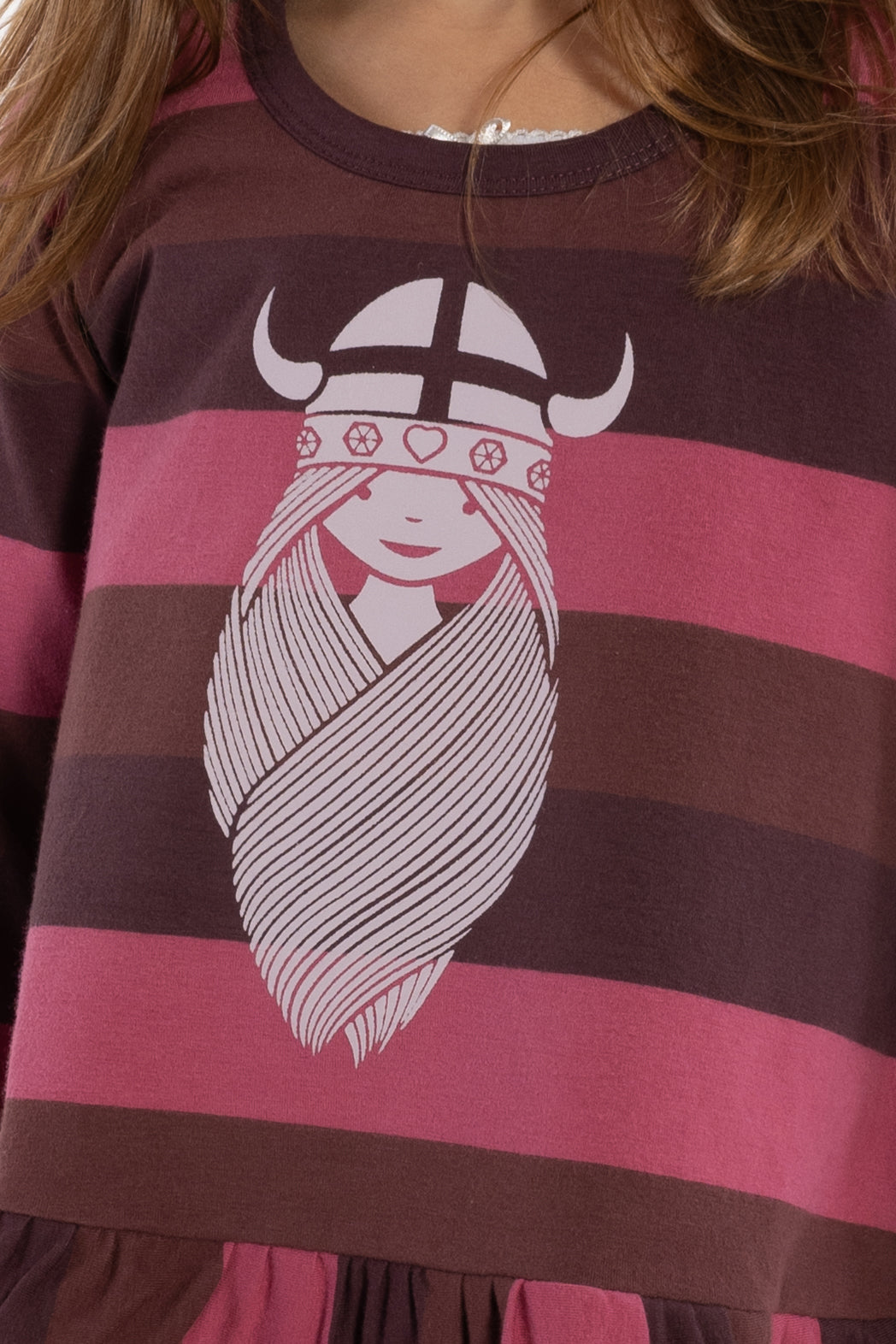 Sød stribet kjole med print af vikingen Freja til børn