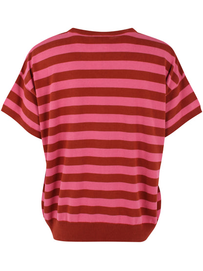 Fin kortærmet striktrøje med pink og røde striber til kvinder