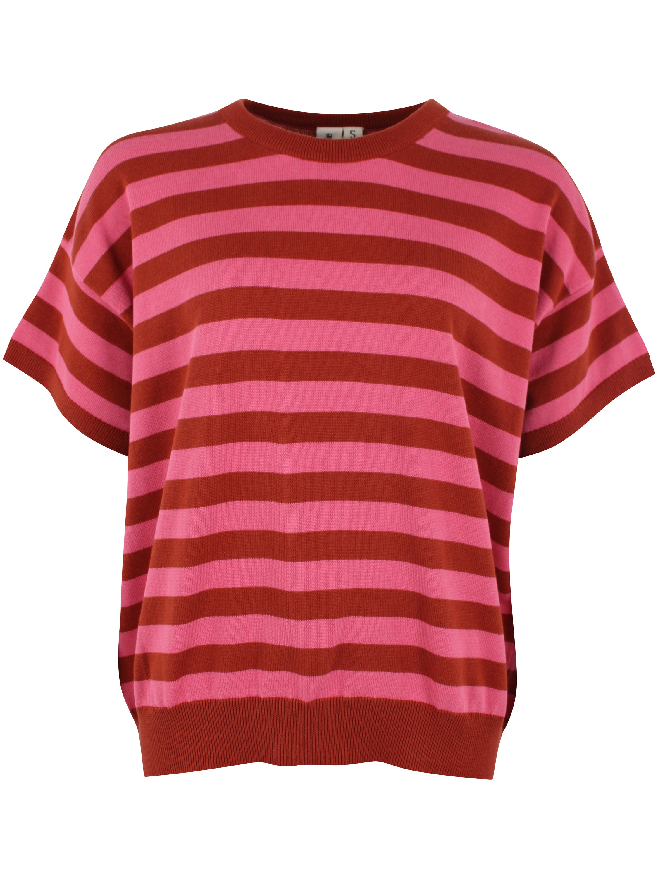 Fin kortærmet striktrøje med pink og røde striber til kvinder