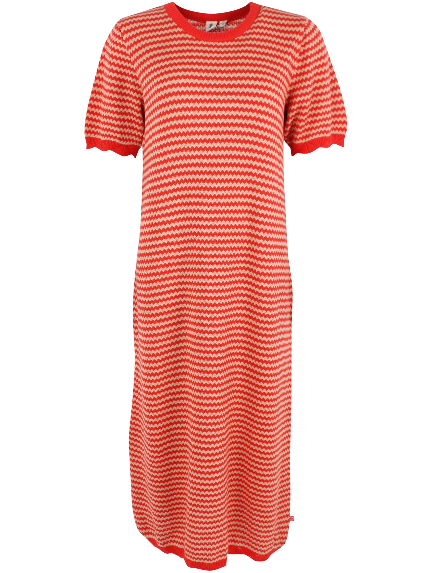Sød kortærmet kjole i perlestrik med bølgede striber i rød og varm sandfarve
