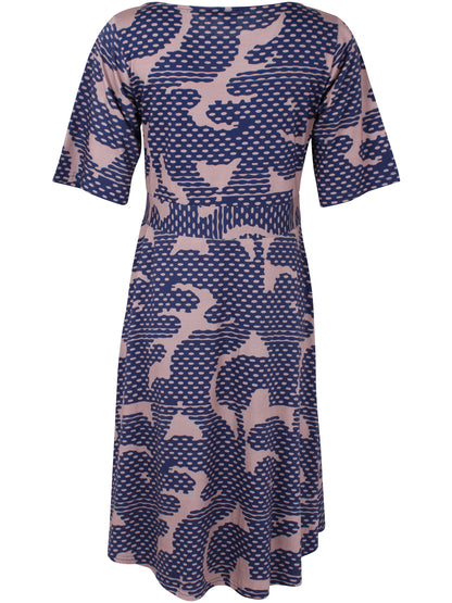 Sød kjole i flot mønster til kvinder