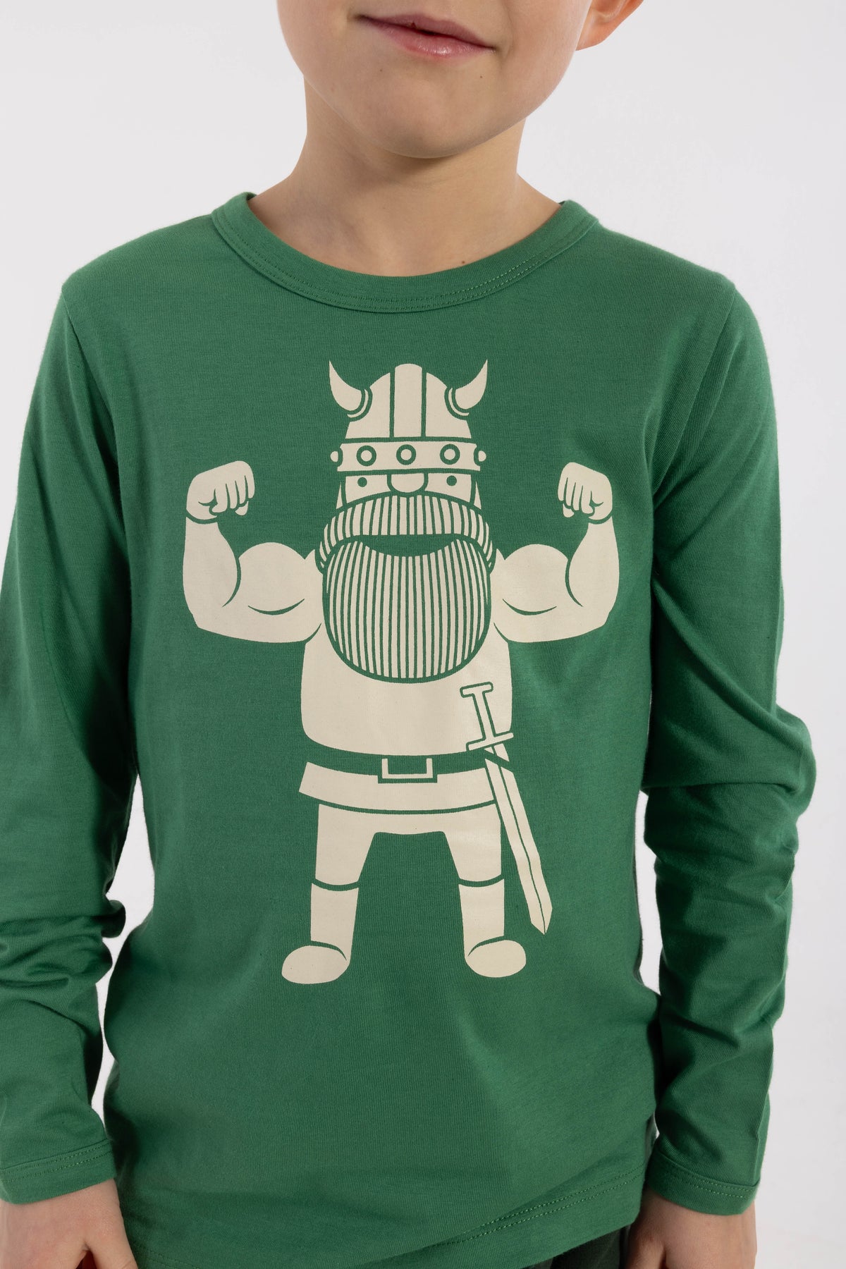 Langærmet grøn bluse til børn i bomuld med print af stærk viking