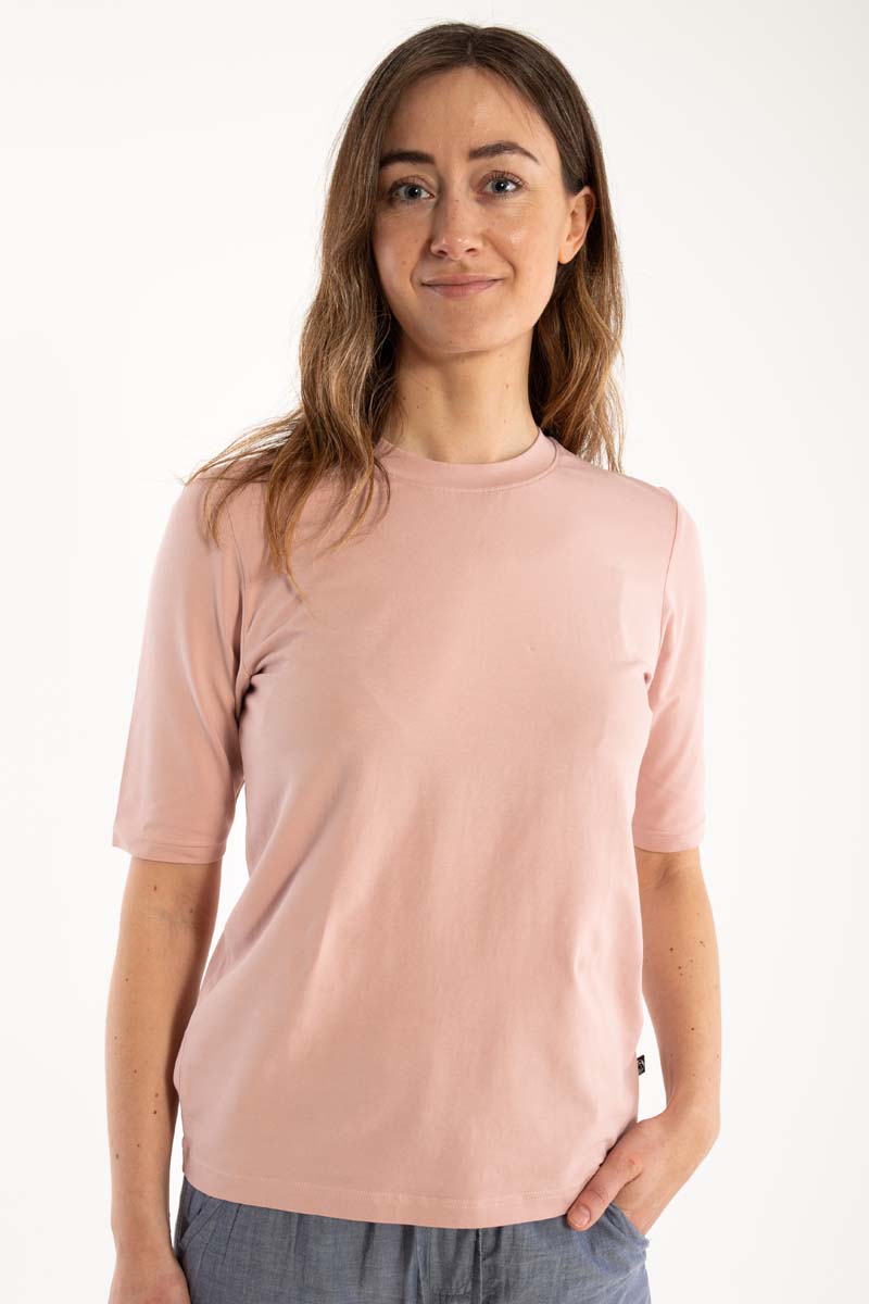 Fin rosa t-shirt til kvinder