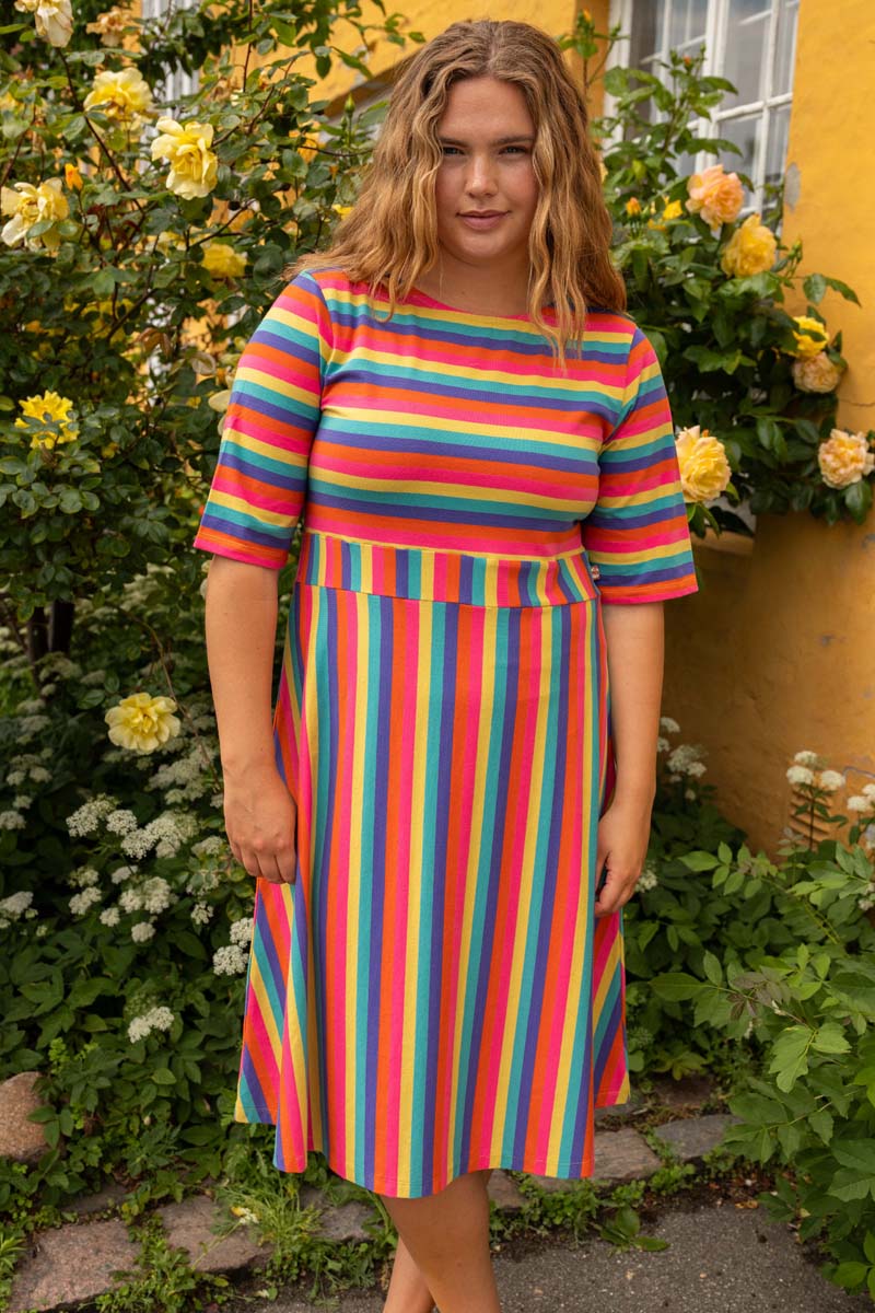 Stribet kjole til dame