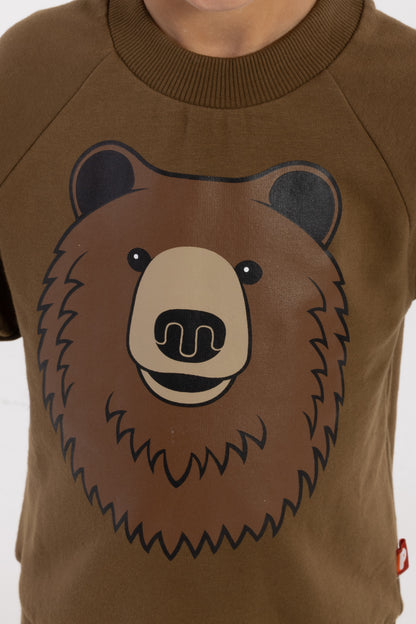 Skøn olivengrøn sweatshirt til børn med print af brun bjørn