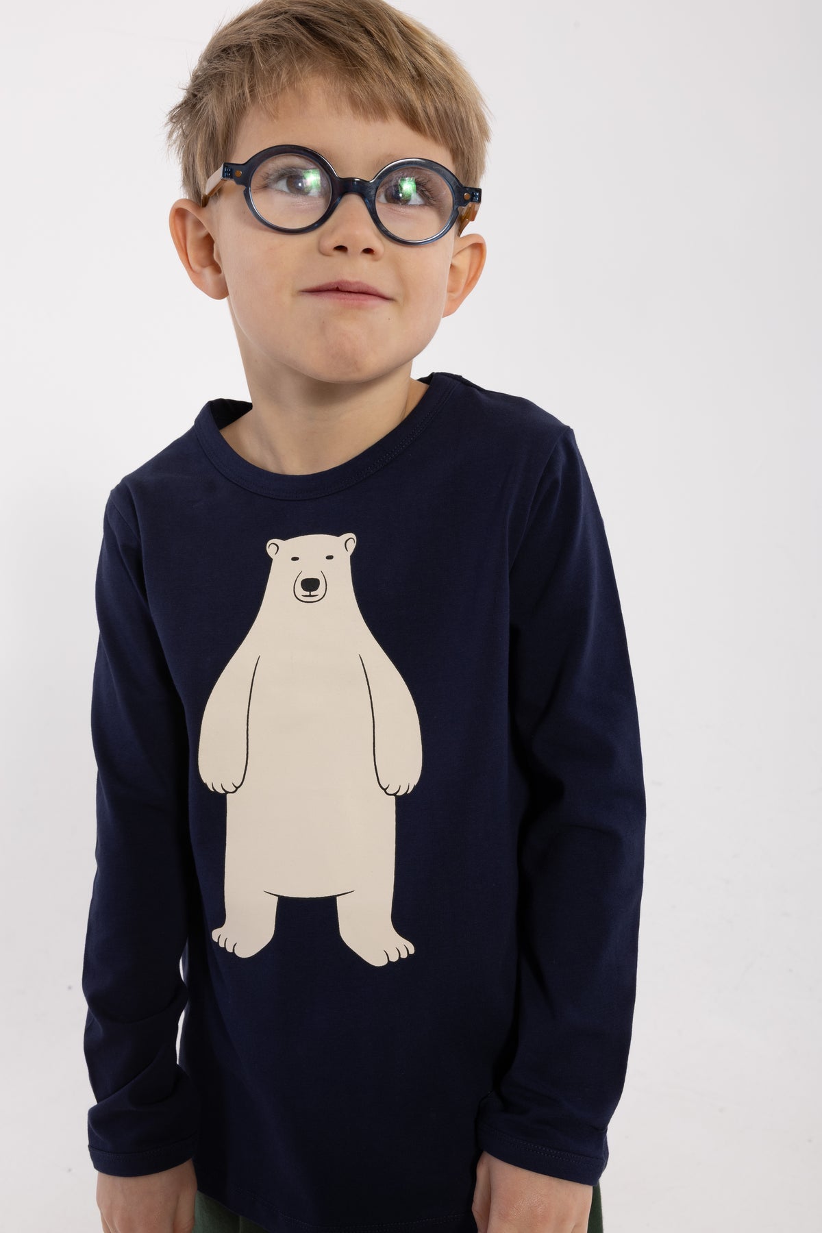 Lækker langærmet bluse i navyblå med print af isbjørn til børn fra Dyr Cph