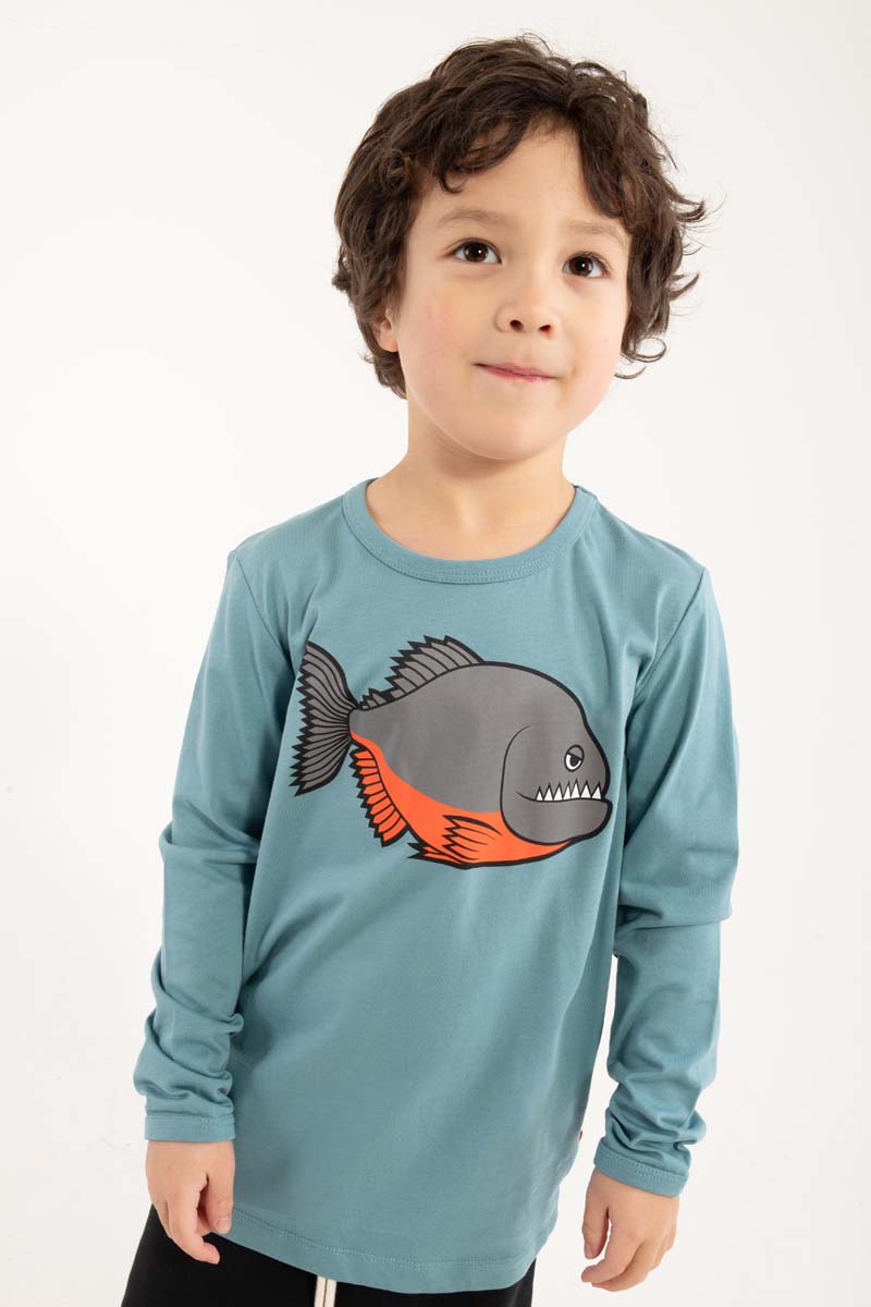Sej bluse til børn med print af piratfisk