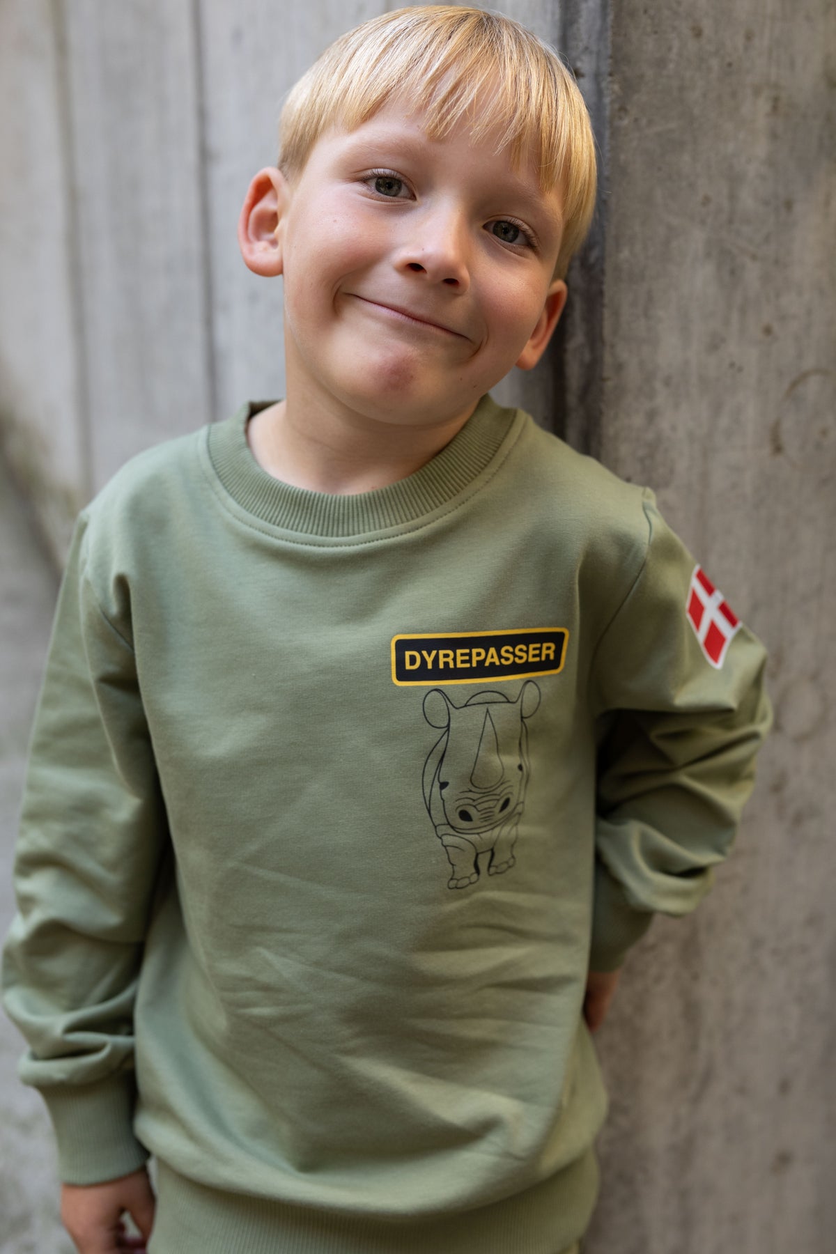 Sød dyrepasser sweatshirt til børn med print af næsehorn