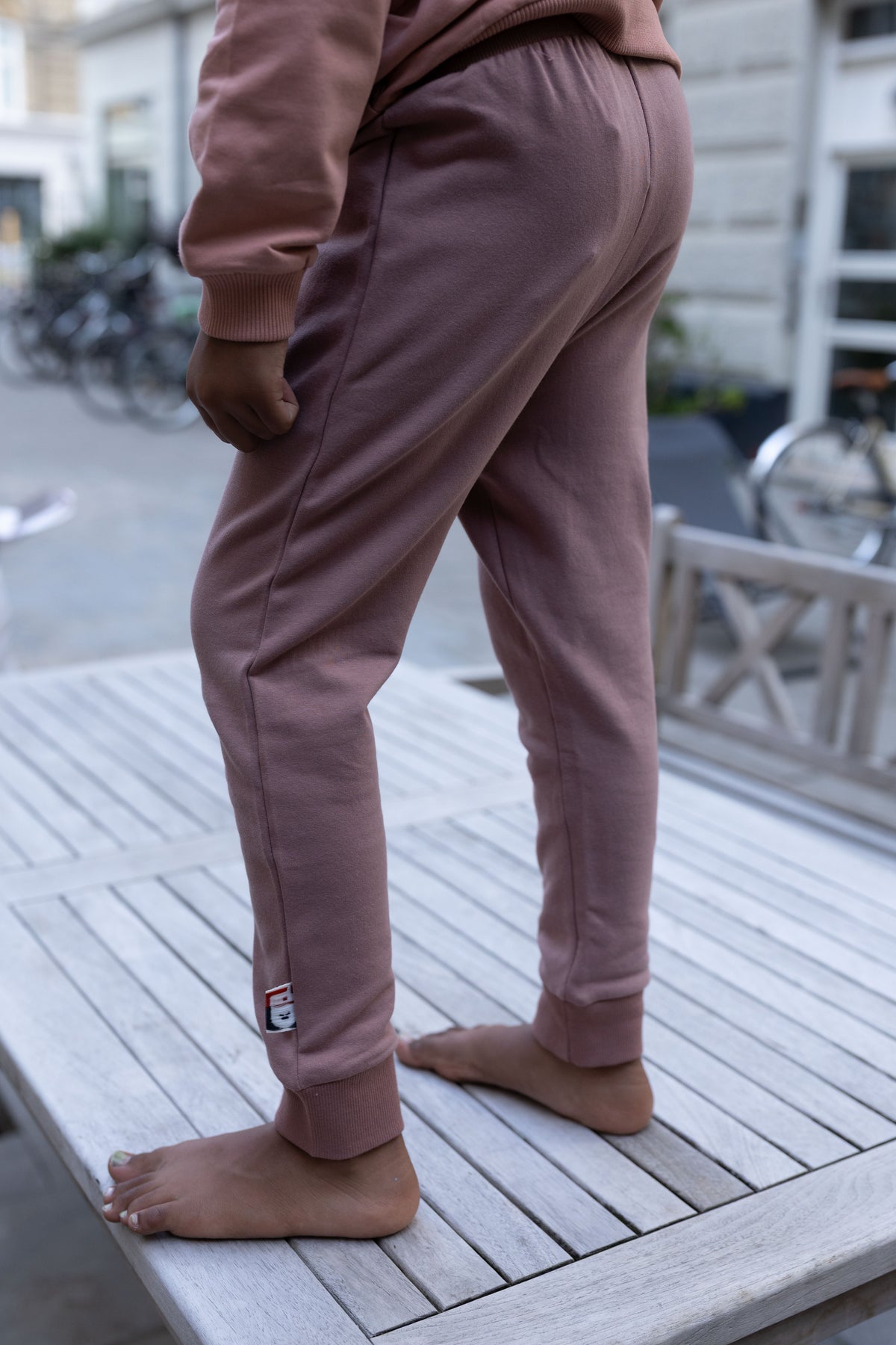 Lækre rosabeige sweatbukser til børn