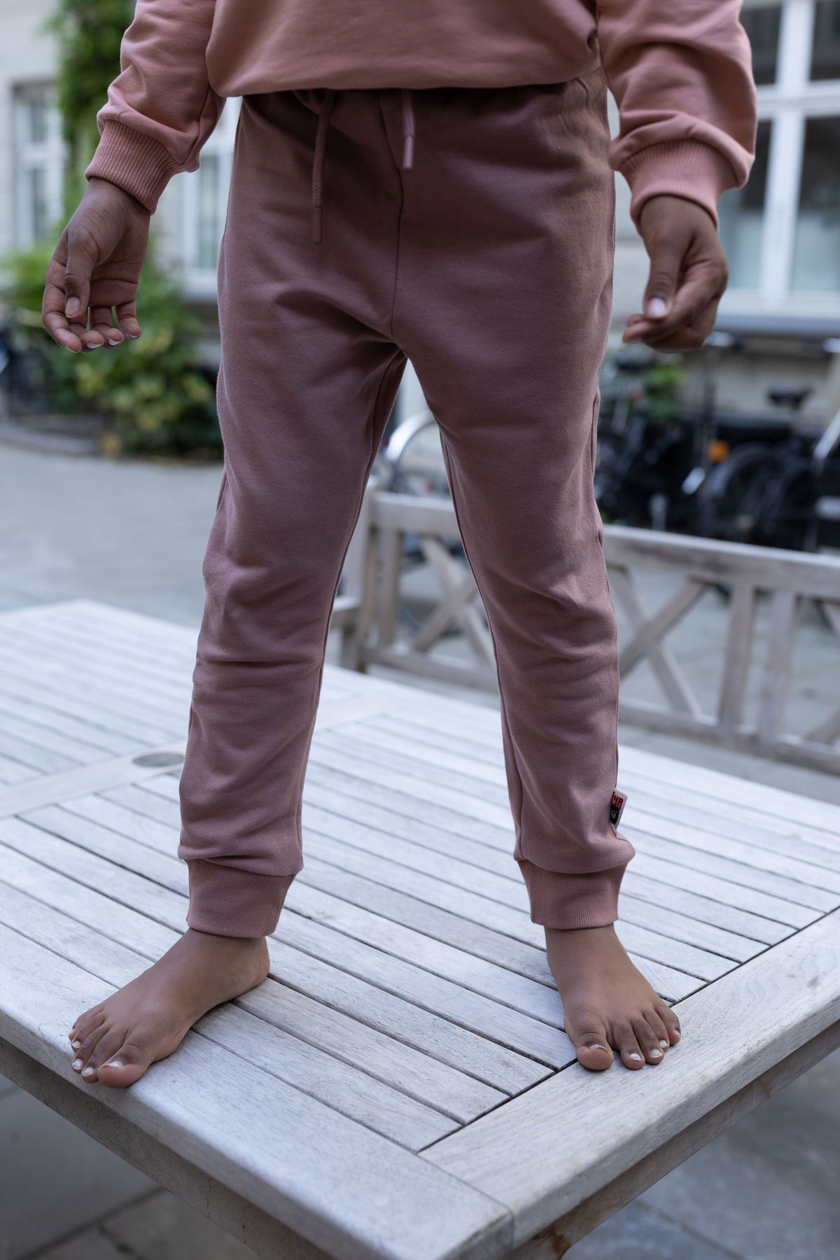 Lækre rosabeige sweatbukser til børn