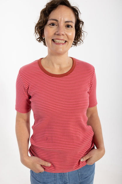 ESS - Danefriend Ribbing Tee Soft Cherry/Chili