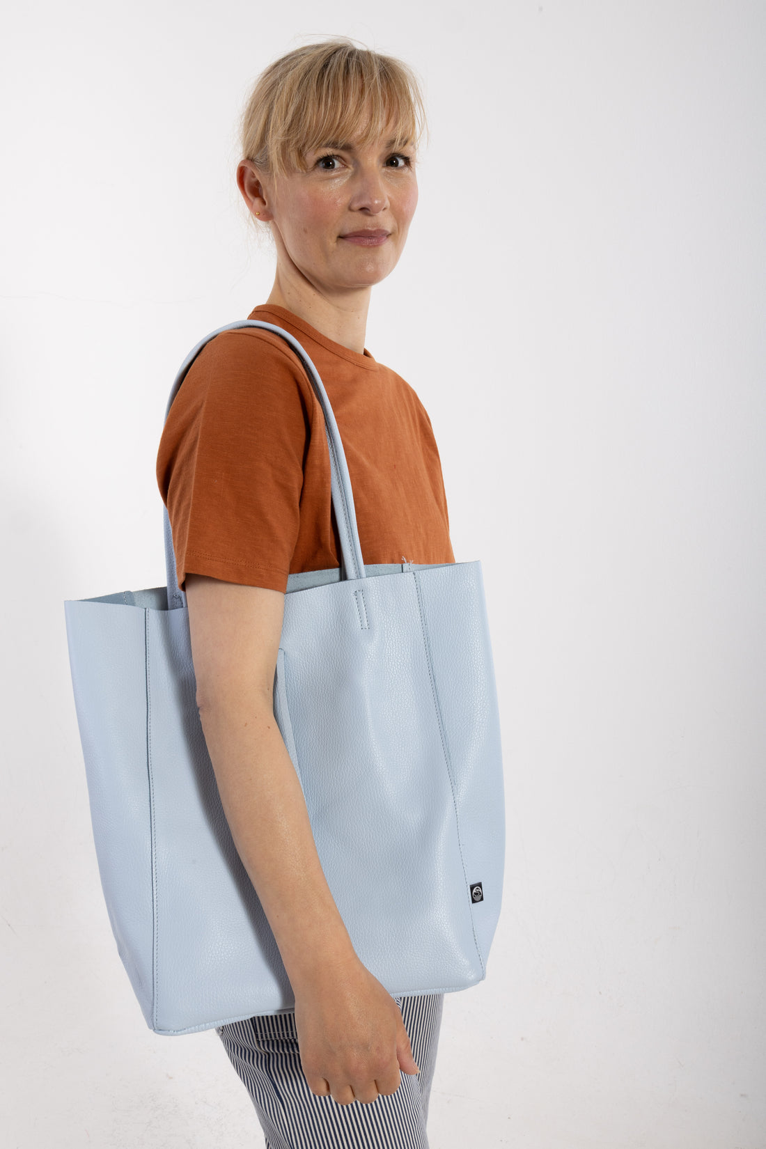 ESS - DaneHolstein Leather Tote Bag Ice Blue