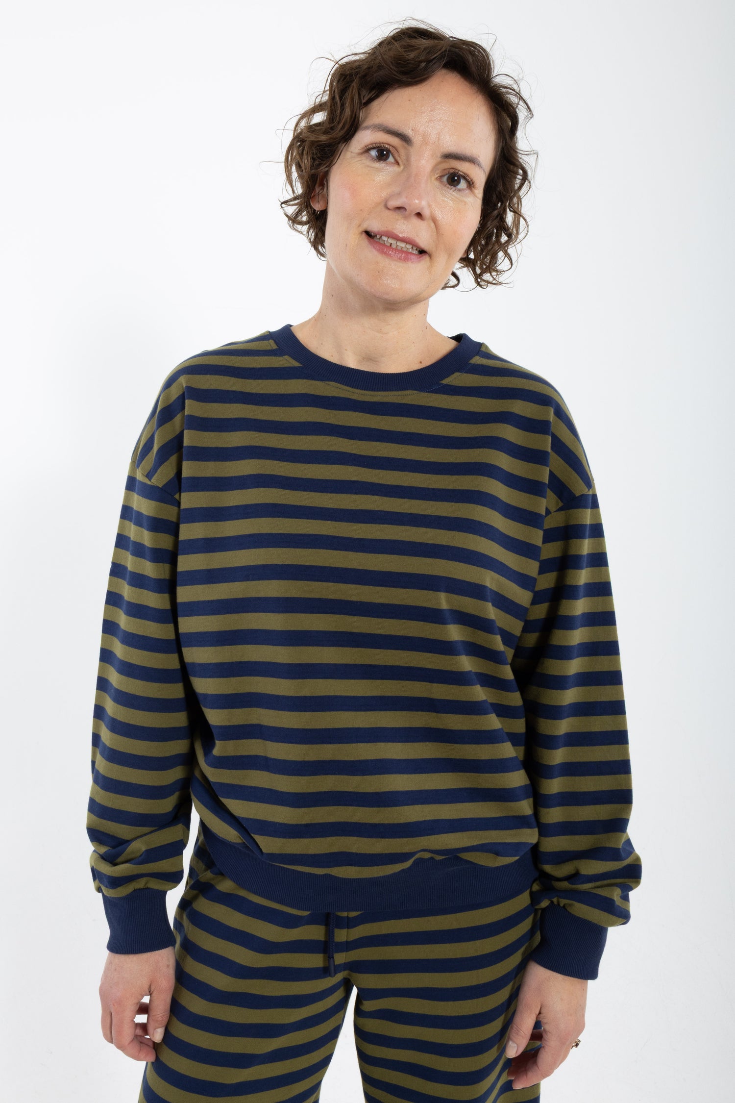 ESS - Danepit Sweatshirt Dark Navy/Olive