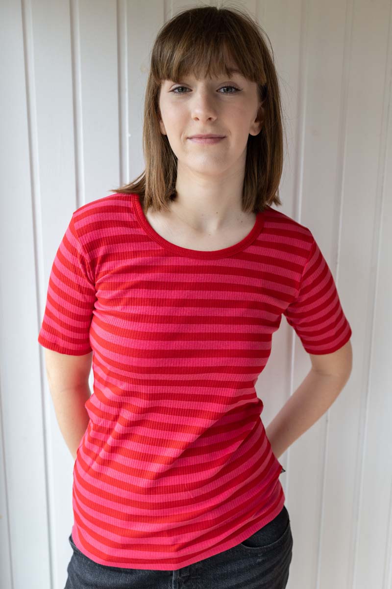 ESS - Danefriend Tee Rouge/Power Pink