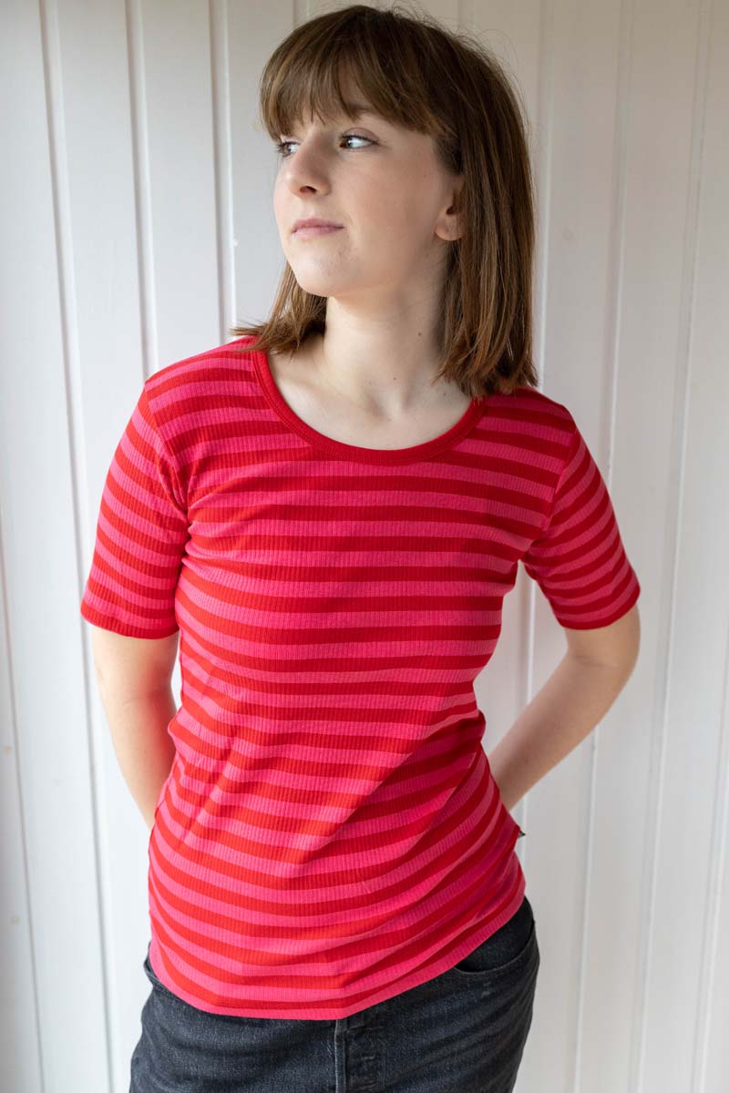 ESS - Danefriend Tee Rouge/Power Pink