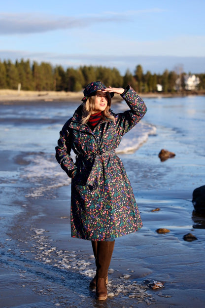 Vandtæt regnfrakke med blomstret mønster til kvinder