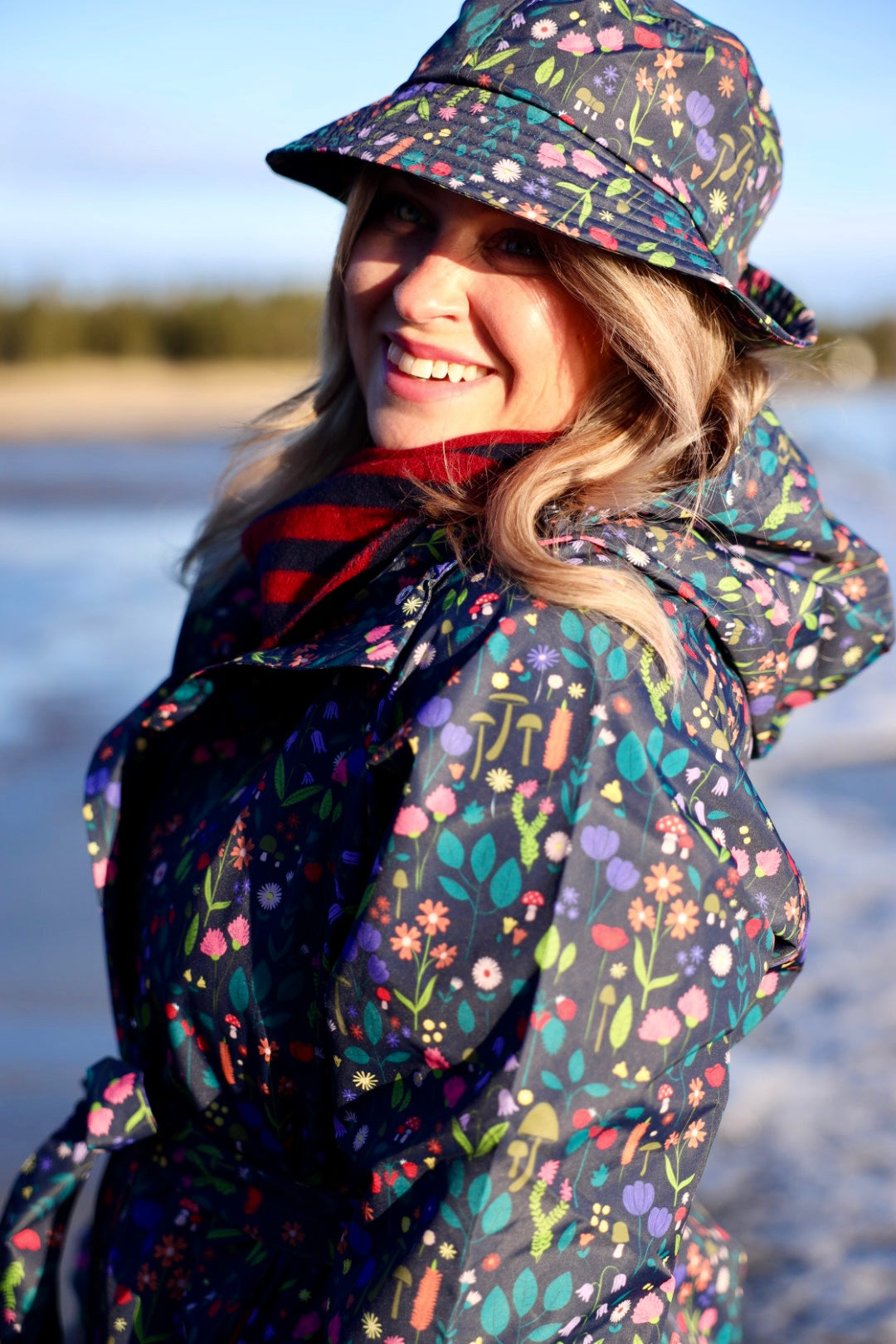 Mønstret regnfrakke