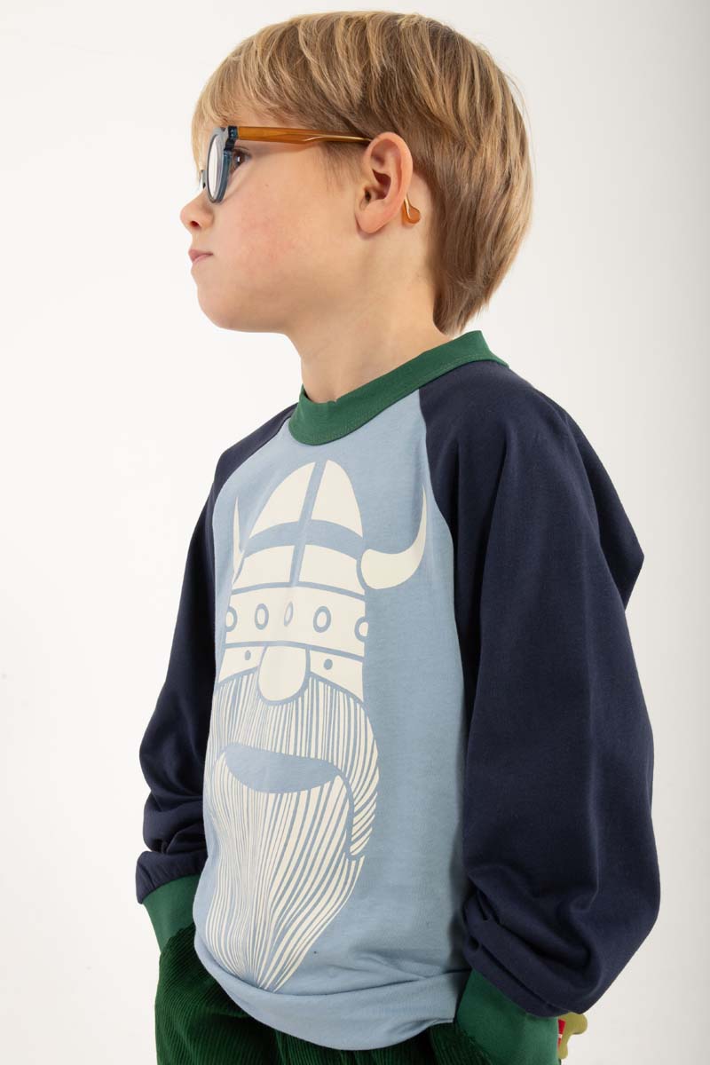 Multifarvet bluse til børn med viking