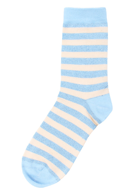 Stribede sokker med glittereffekt i lys himmelblå og knækket hvid til kvinder