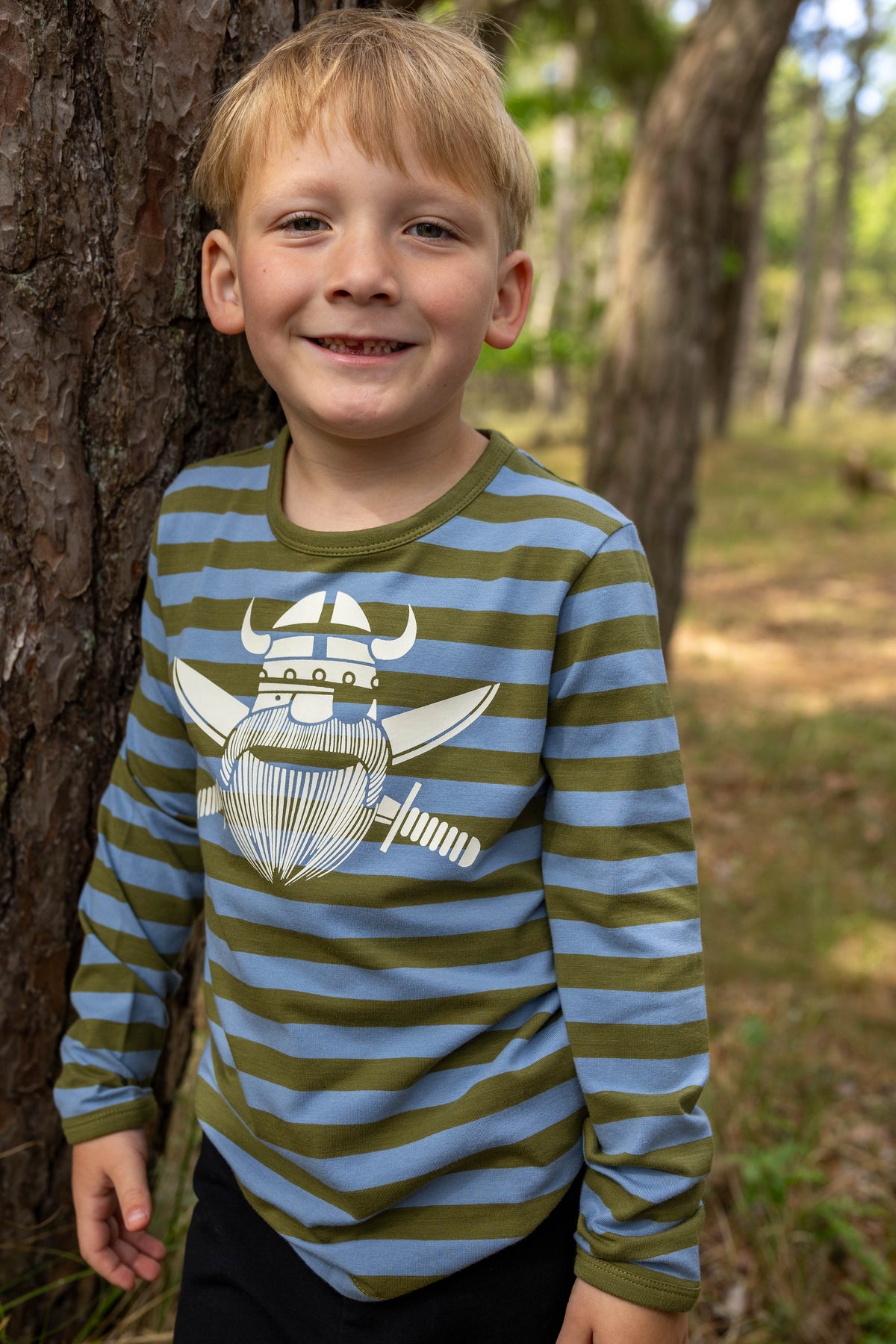Stribet bluse til børn med piratviking 