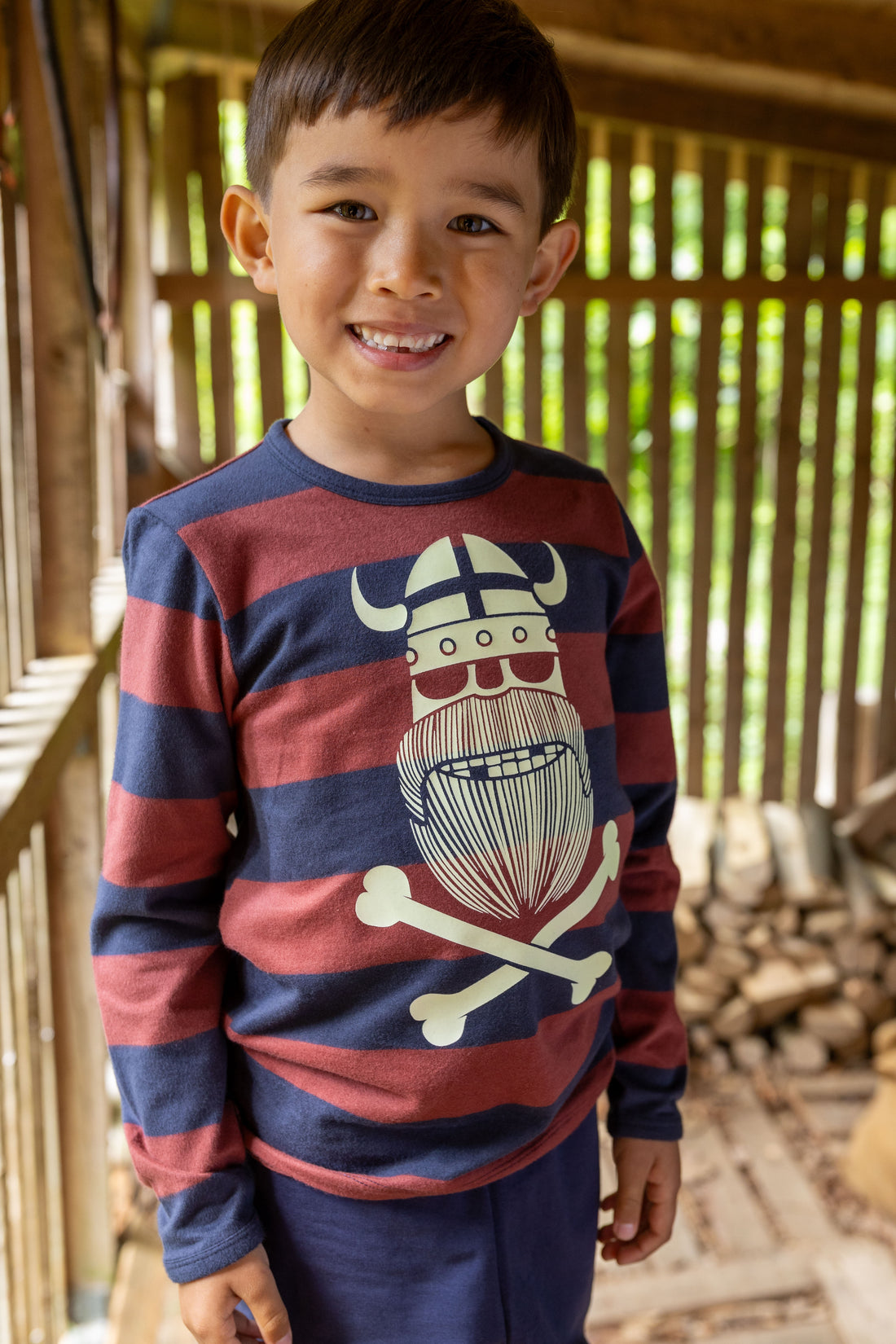 Stribet bluse til børn med vikingedødningehoved