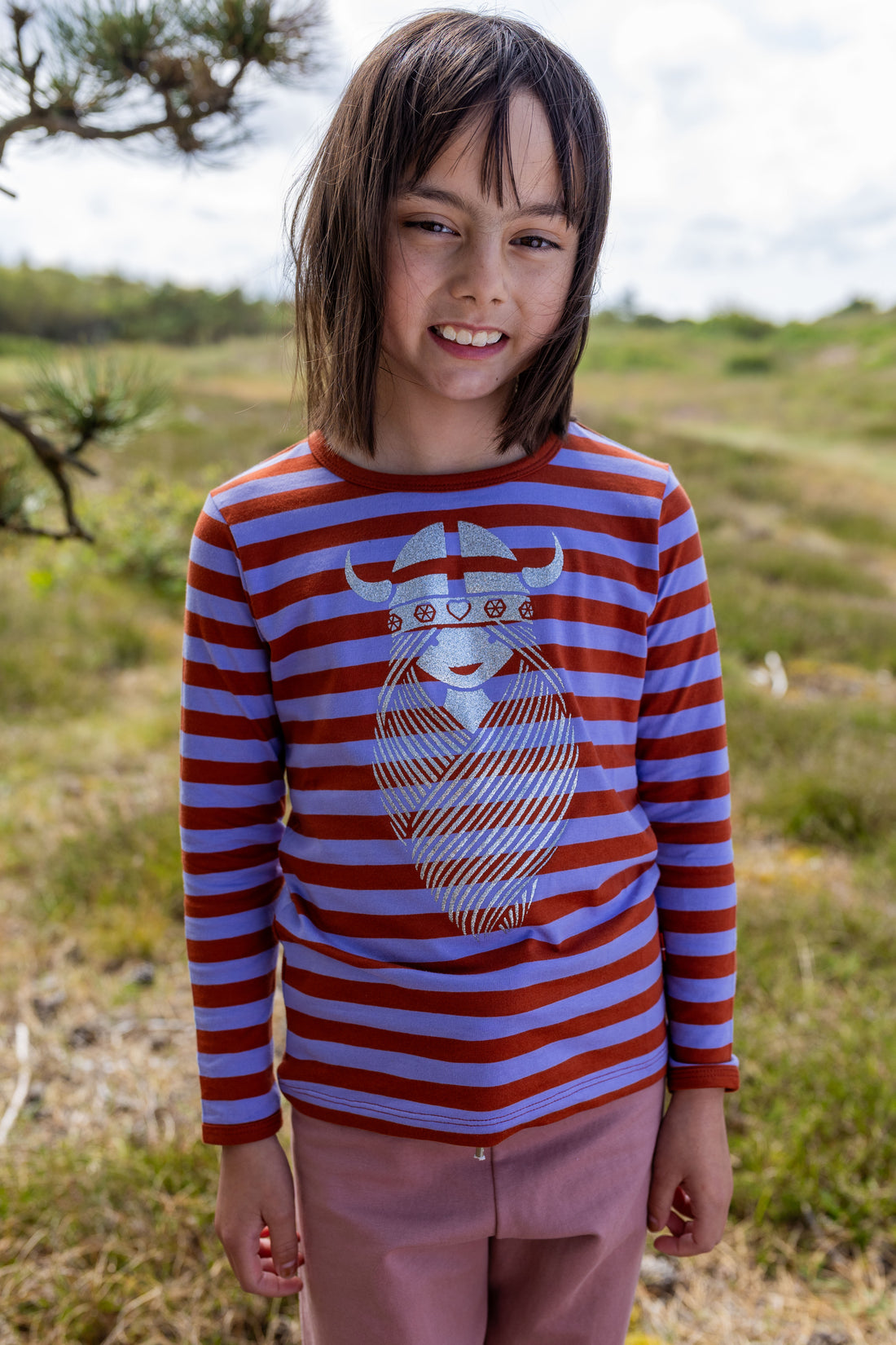 Stribet bluse med glitter viking print.