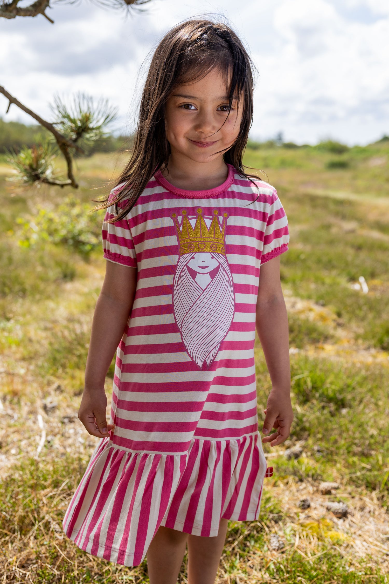 Stribet kjole med prinsesse.