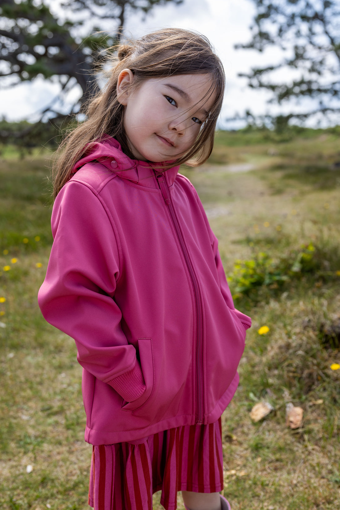 Lækker vandtæt softshelljakke med print af viking og hest til børn