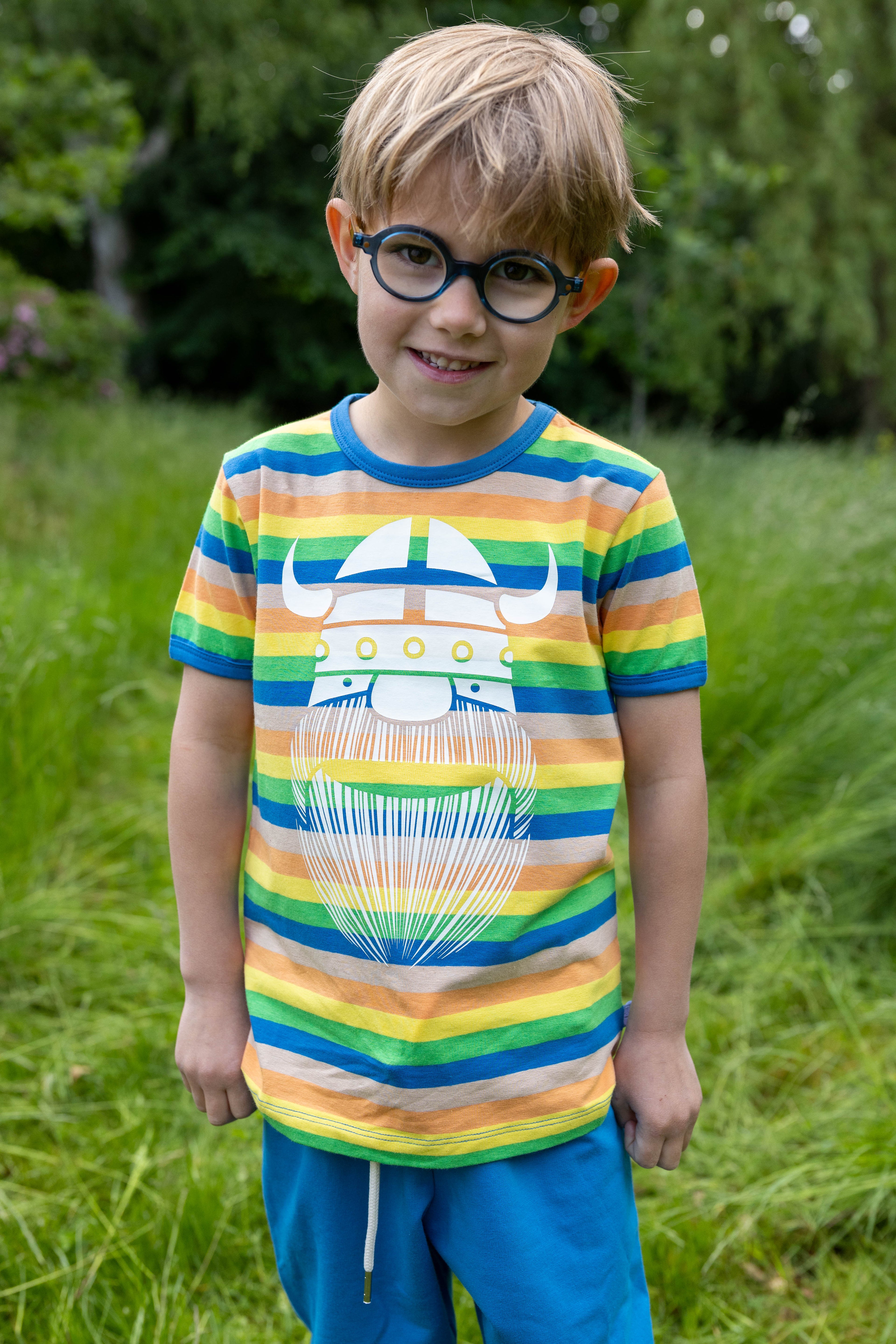 Stribet t-shirt med viking.