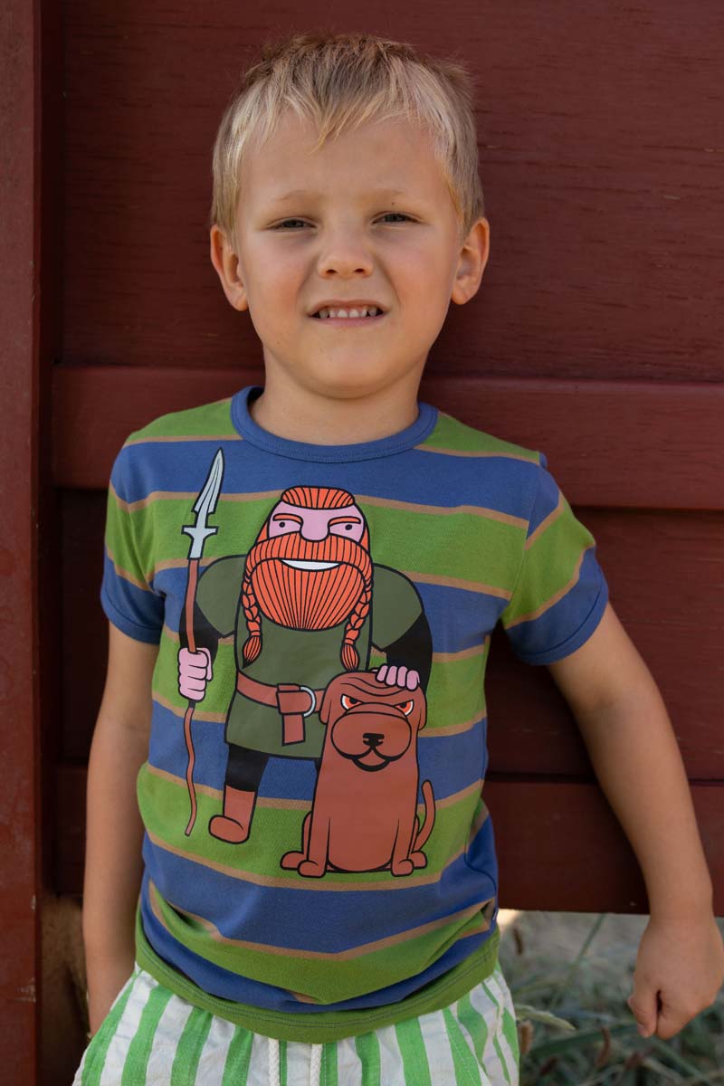 T-shirt med viking og hund