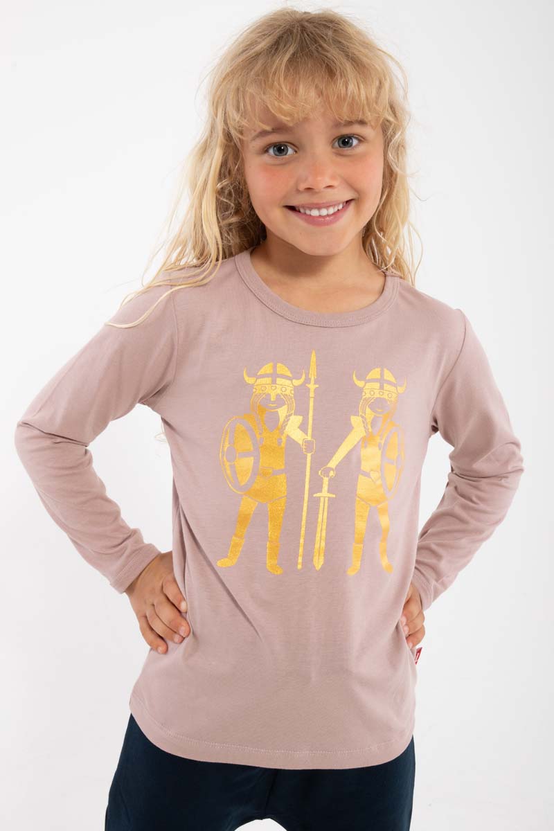 Sød langærmet bluse i rosabeige med glitterprint af vikinger til børn