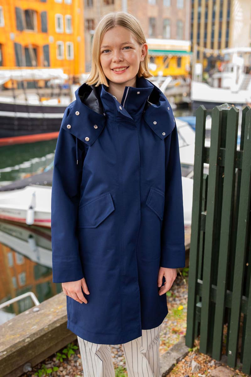 Flot navyblå regnjakke til kvinder