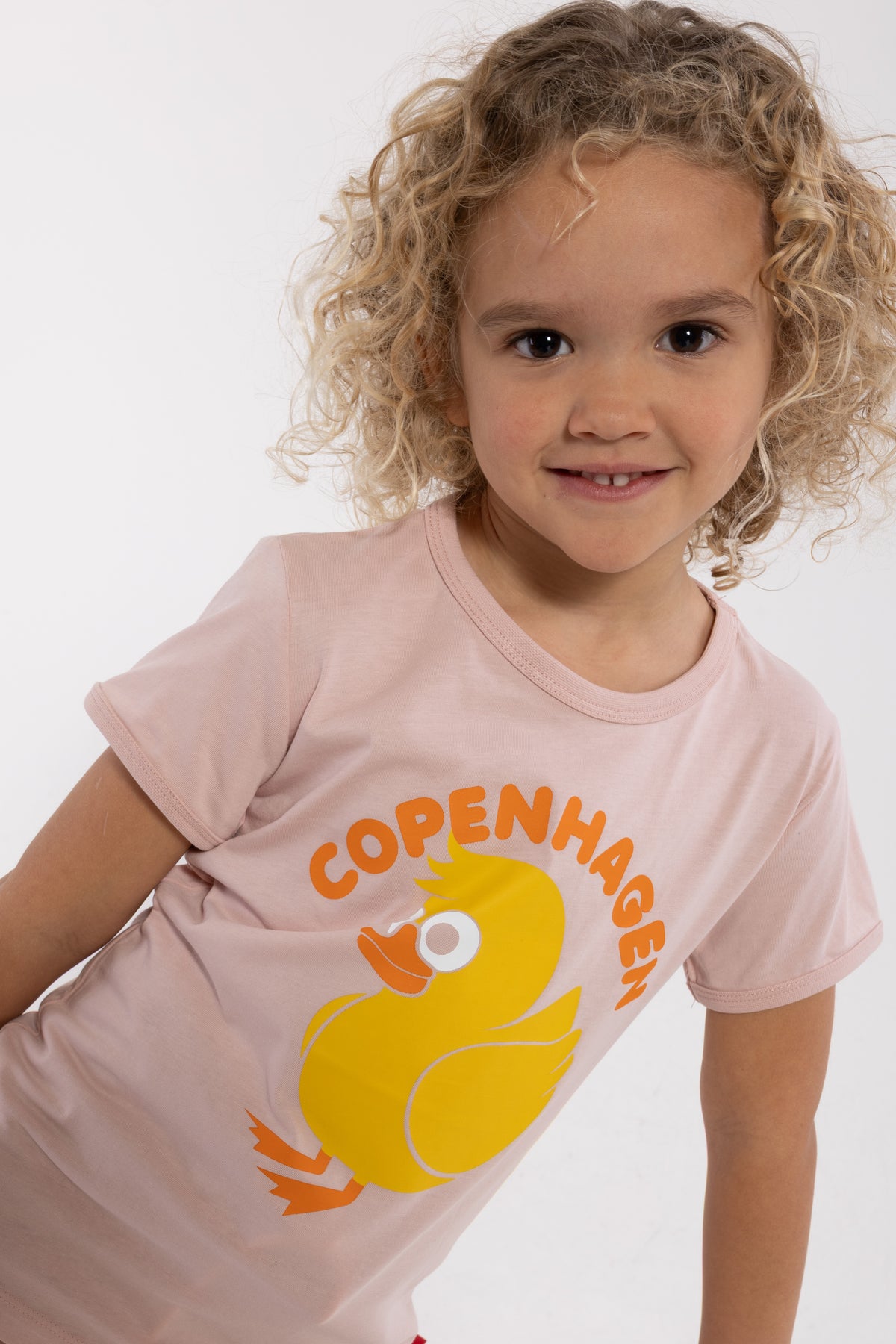 Sød lysrosa t-shirt i bomuld til børn med print af and