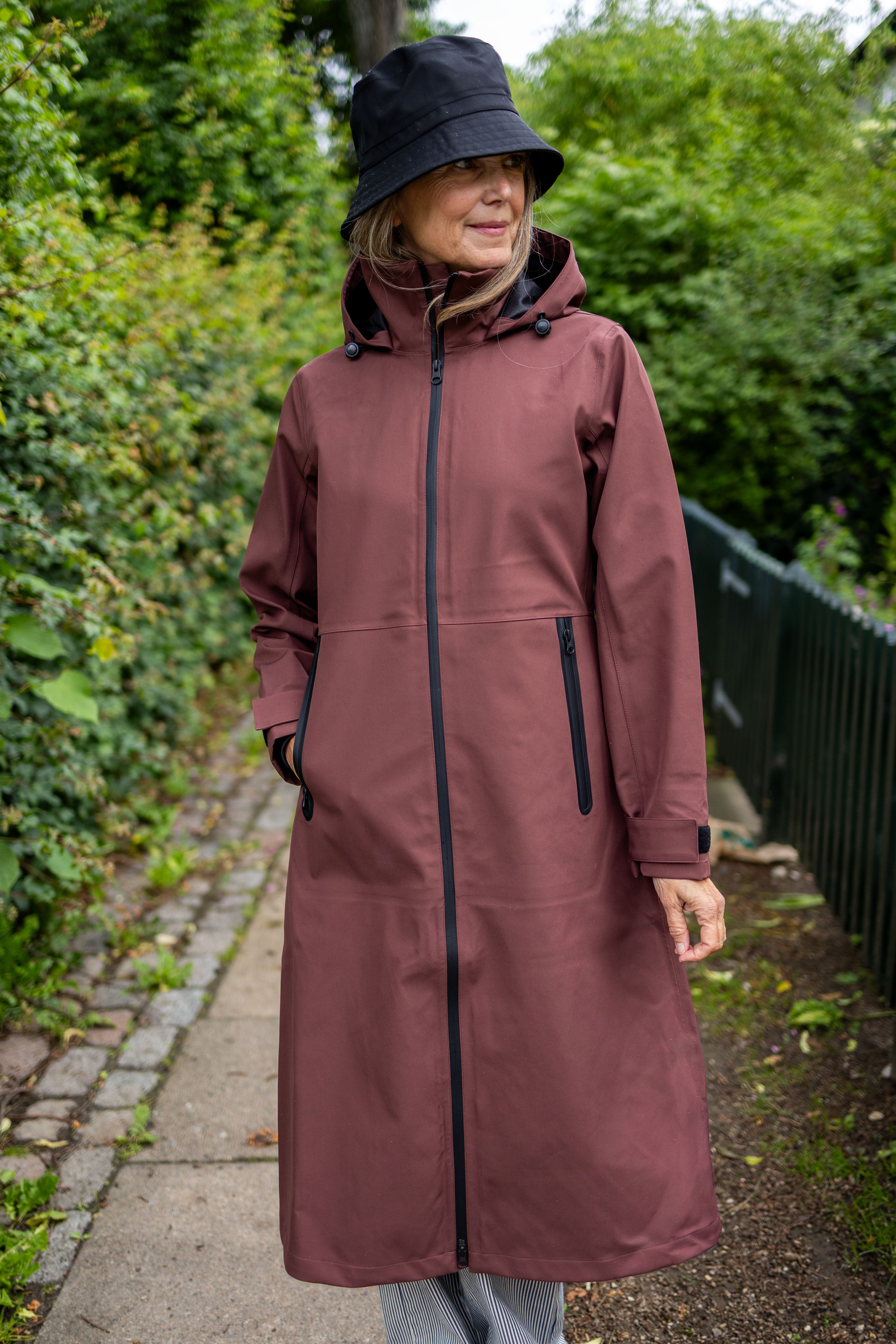 The Danedogwalker Raincoat Dk Merlot