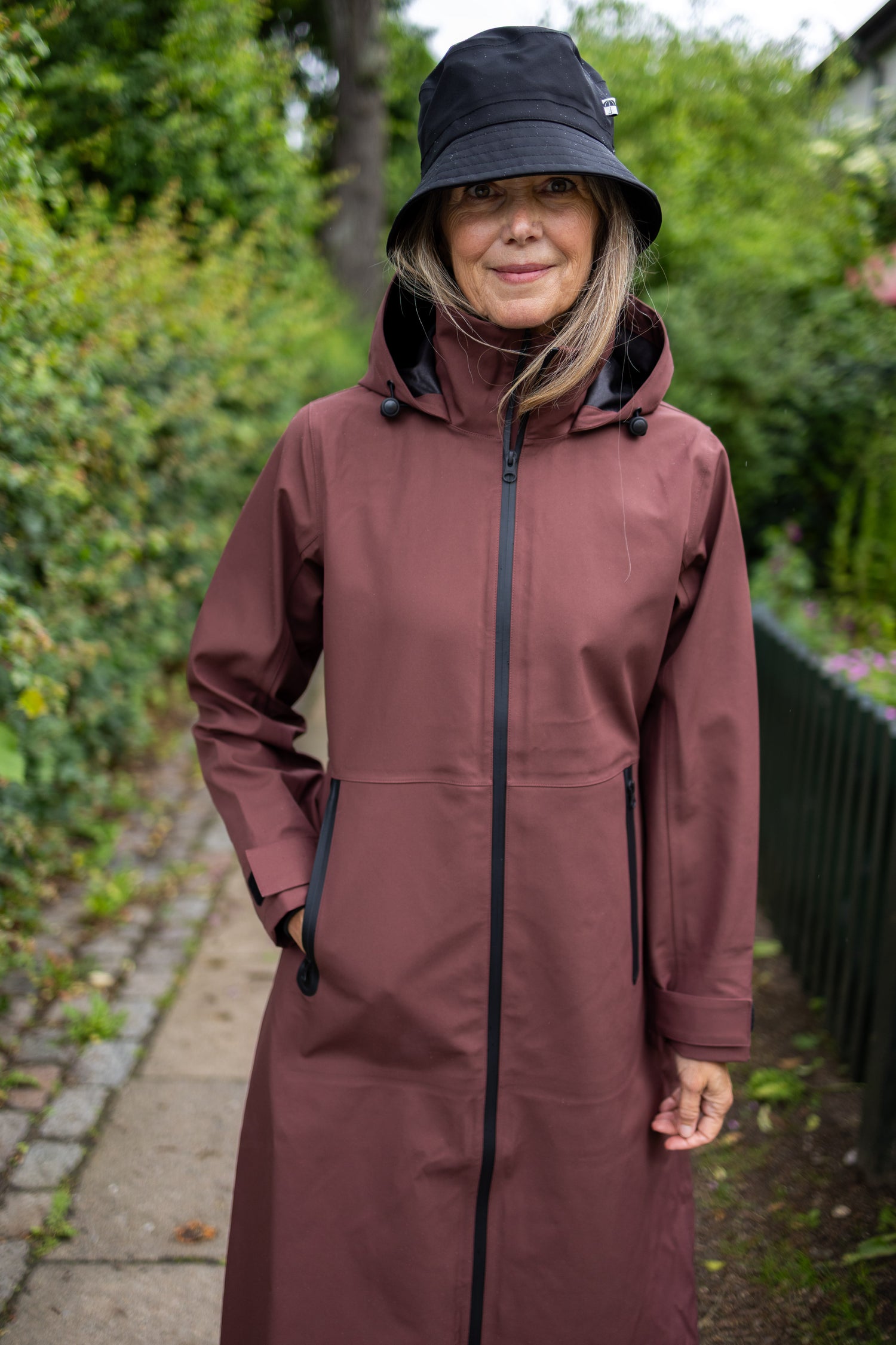 The Danedogwalker Raincoat Dk Merlot