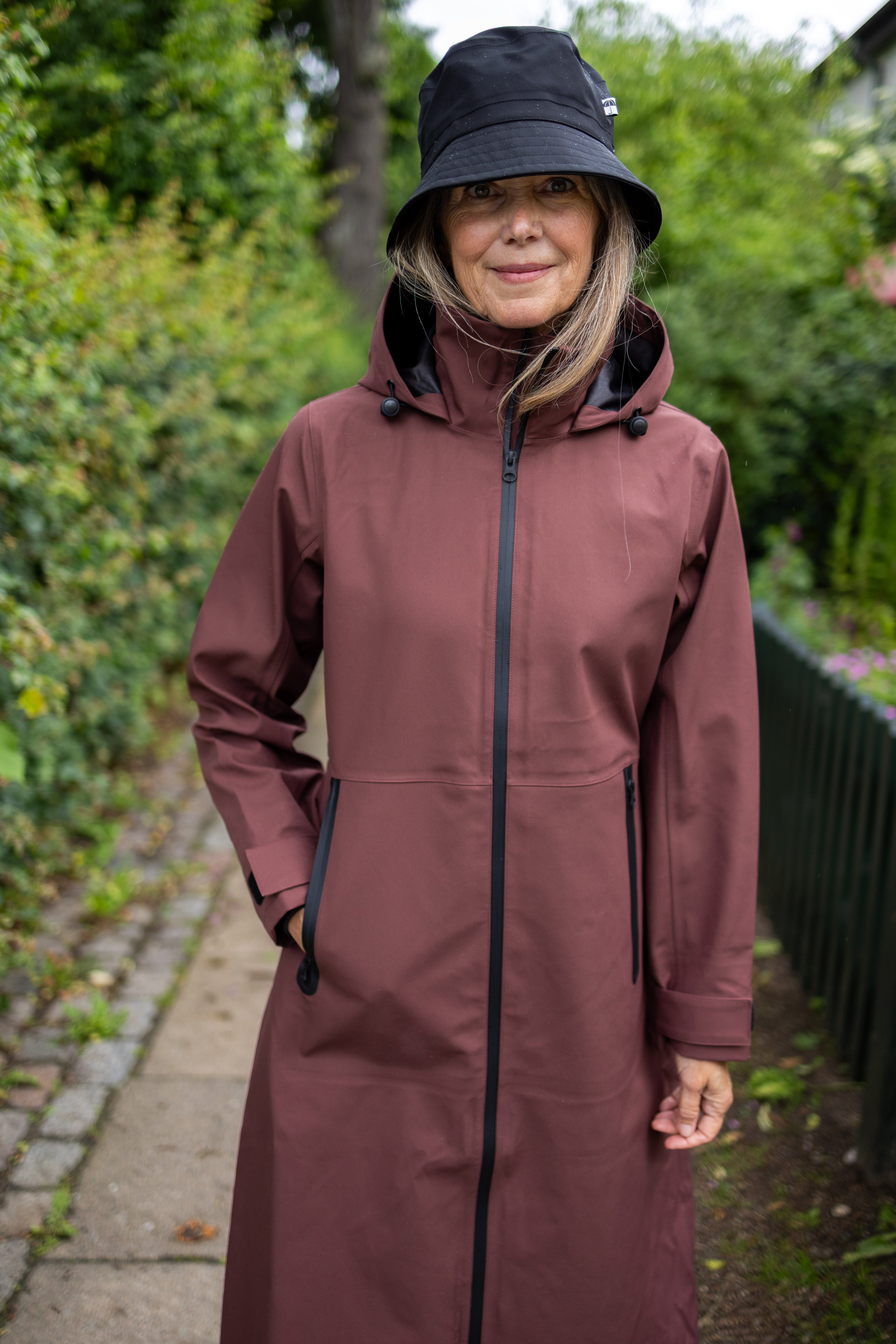 The Danedogwalker Raincoat Dk Merlot