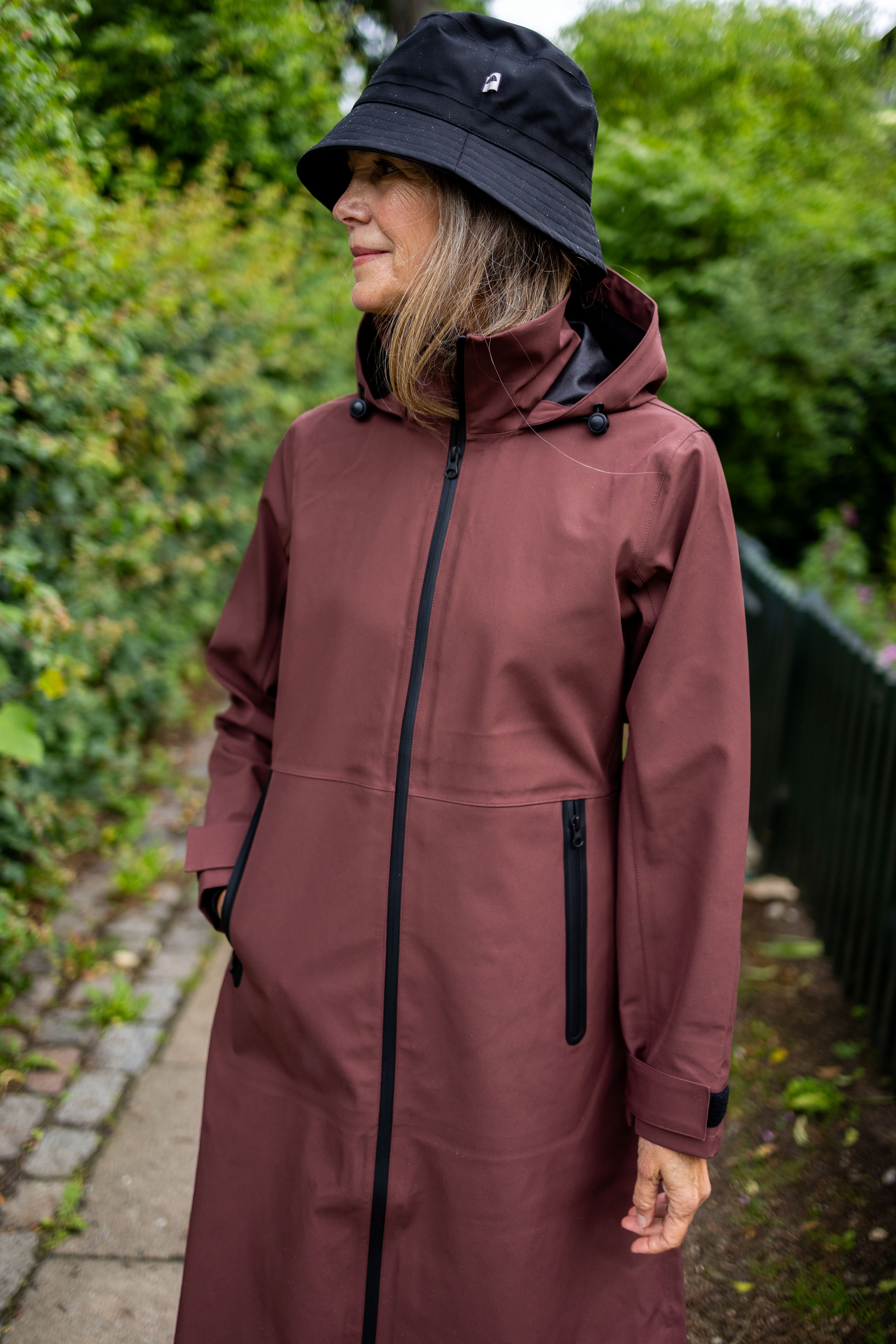 The Danedogwalker Raincoat Dk Merlot