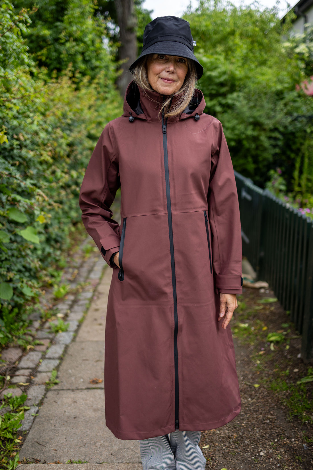 The Danedogwalker Raincoat Dk Merlot