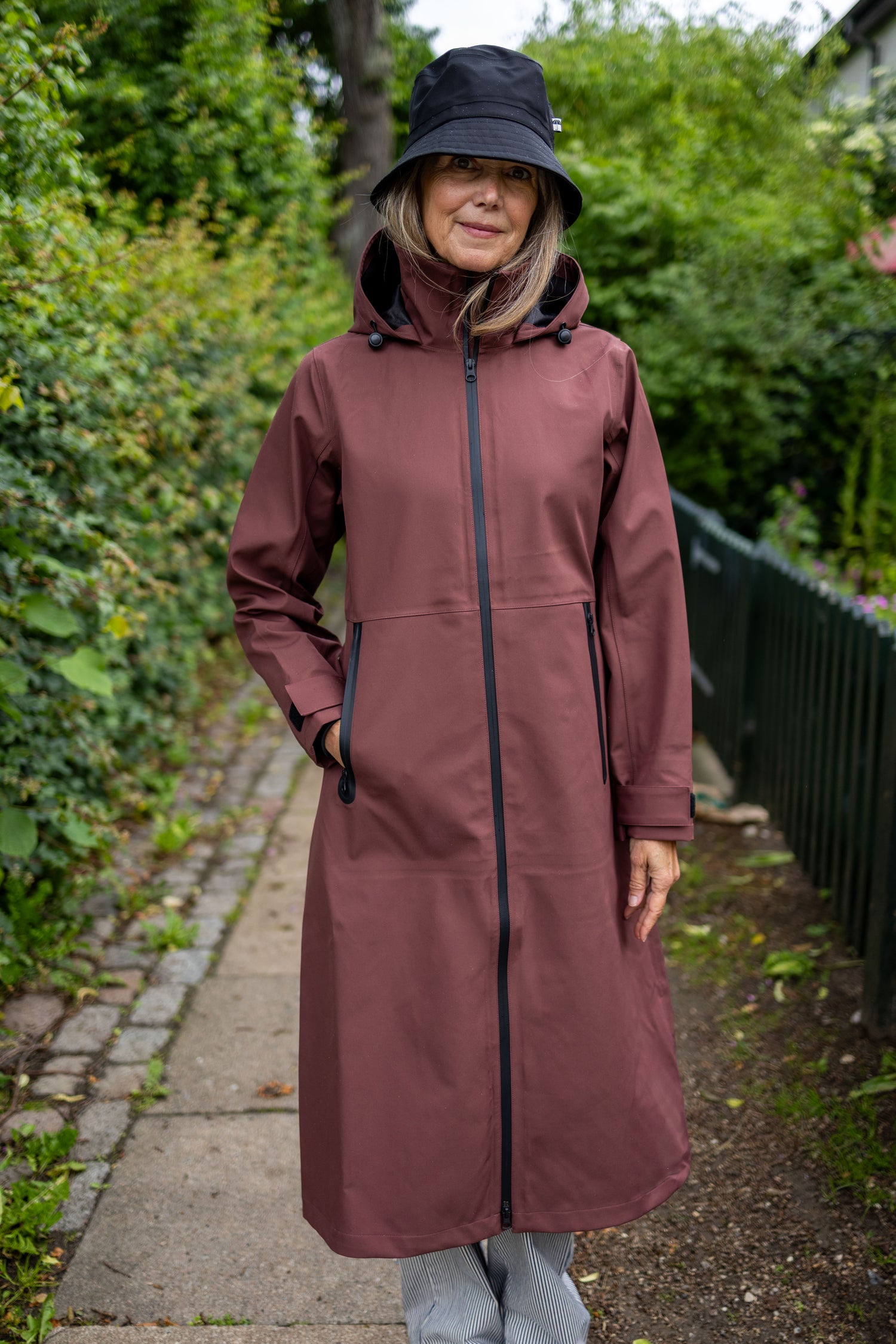The Danedogwalker Raincoat Dk Merlot