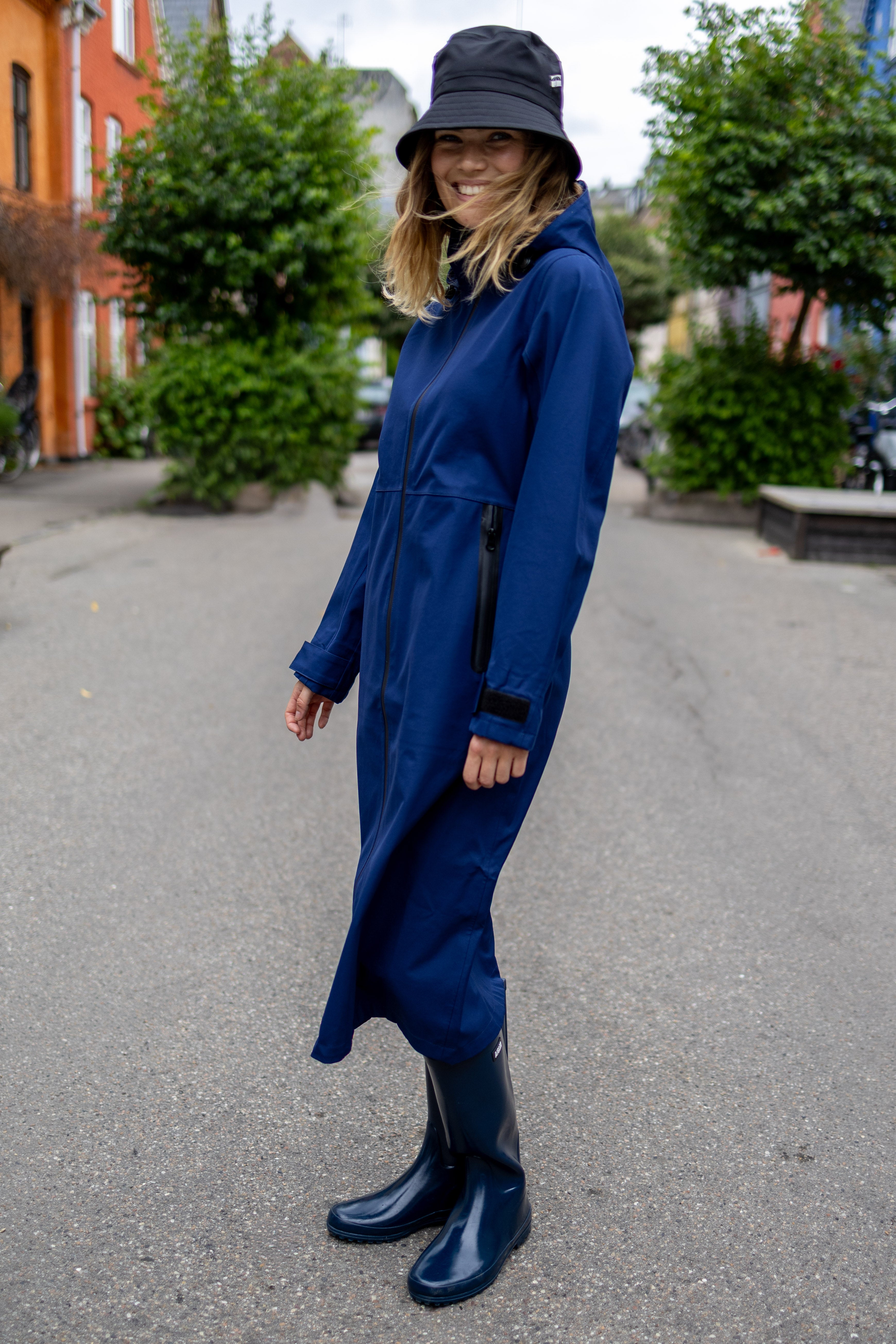 The Danedogwalker Raincoat Dk Navy