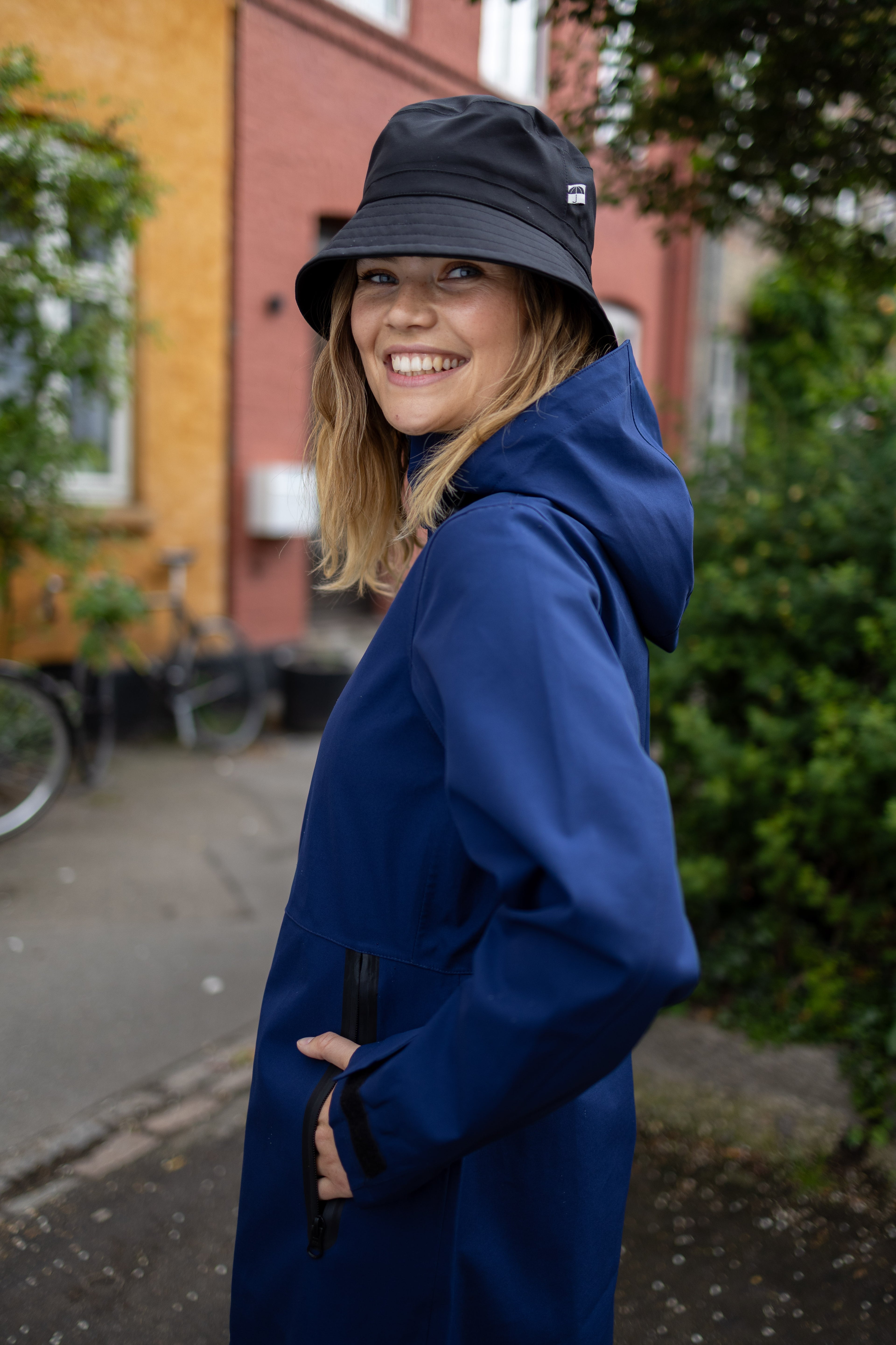 The Danedogwalker Raincoat Dk Navy