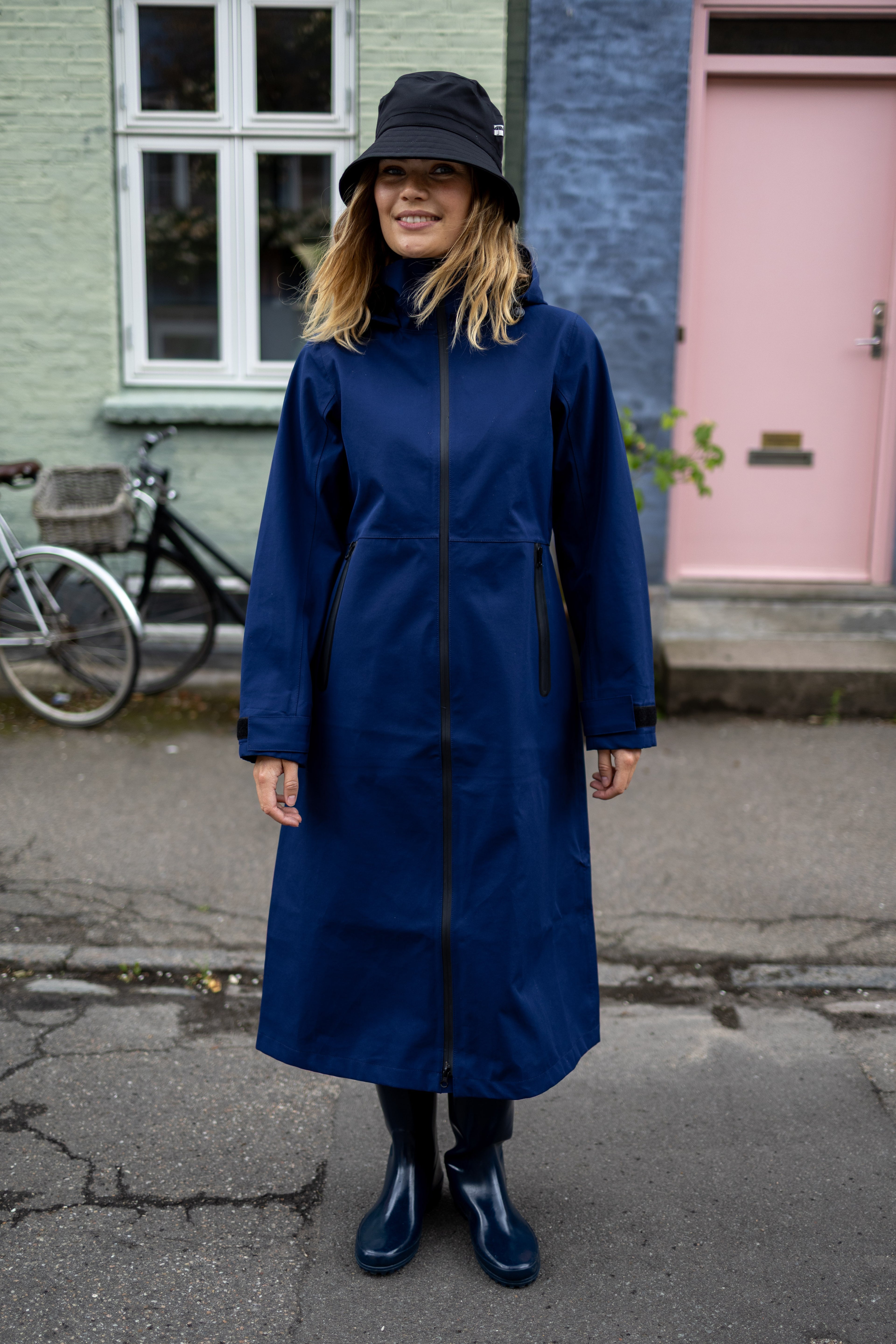 The Danedogwalker Raincoat Dk Navy