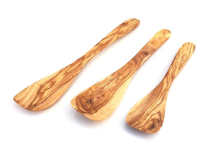 Smuk håndlavet spatel i oliventræ til madlavningen