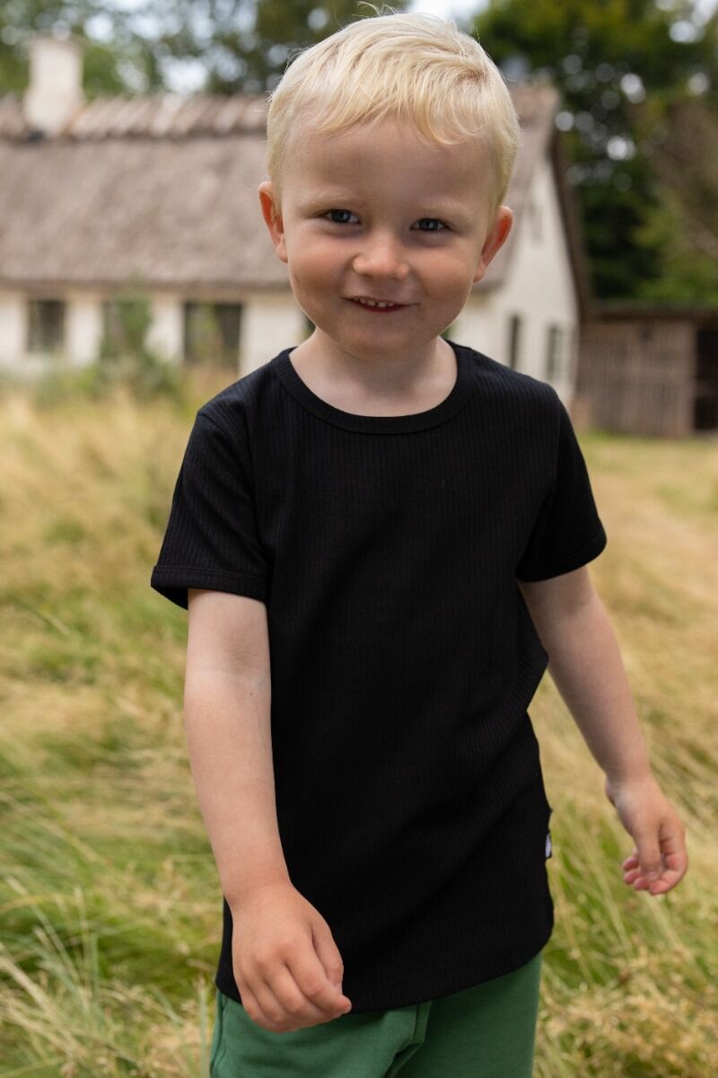 Skøn sort t-shirt til børn